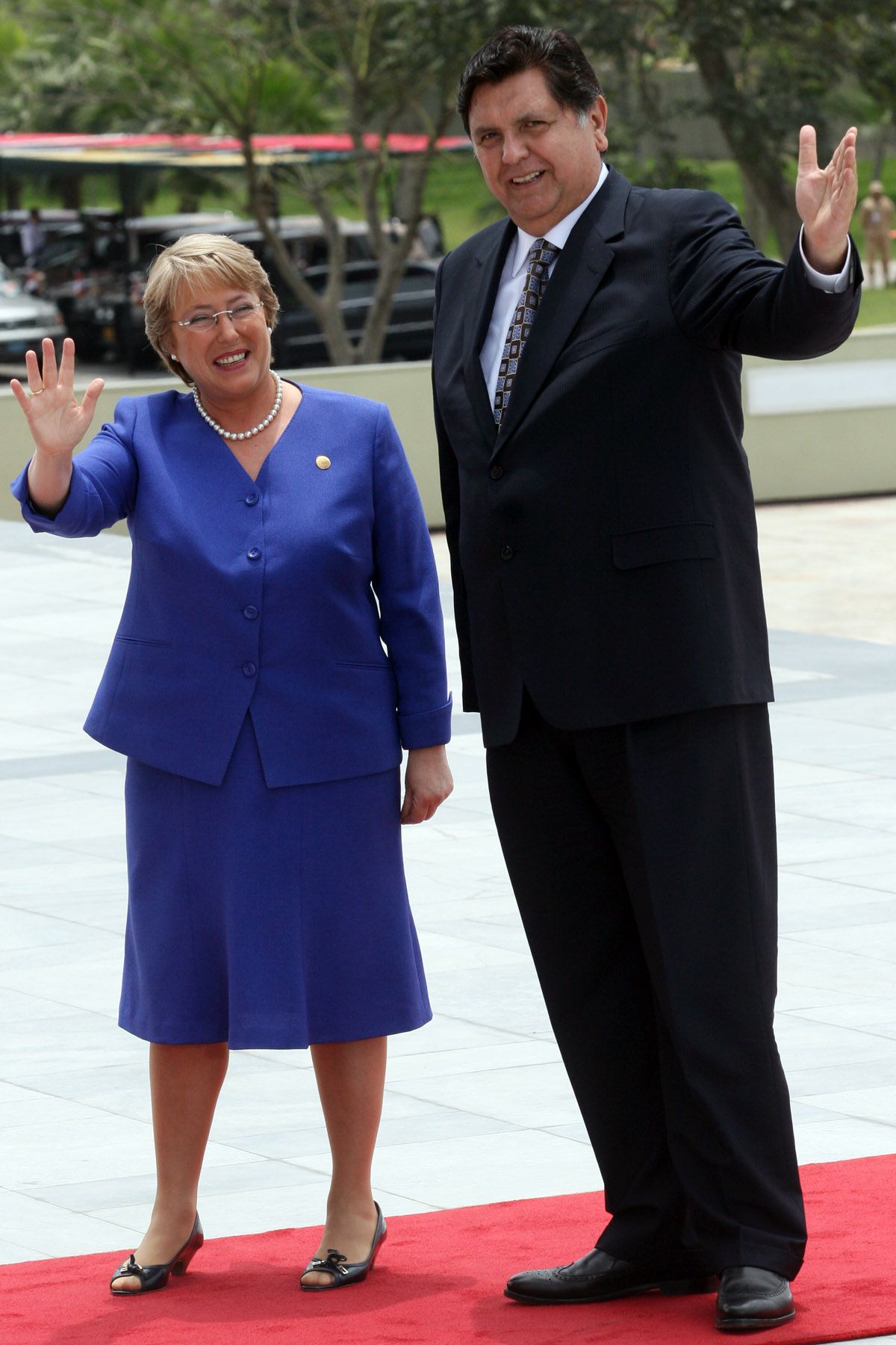 Líder de la economía peruana Alan García recibe a homóloga chilena Michelle Bachelet en la sede de la Cumbre APEC 2008 en el Centro de Convenciones del Ministerio de Defensa de Lima. Foto: ANDINA/ Carolina Urra