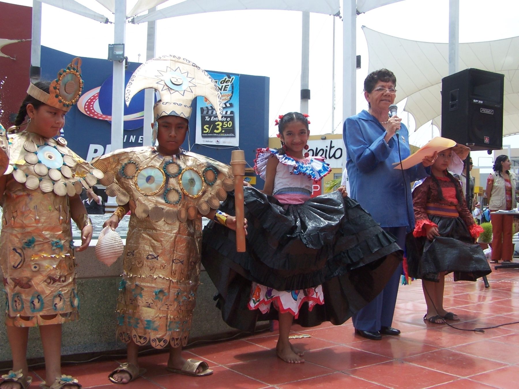 En Lambayeque escolares presentan vestimentas t picas hechas con