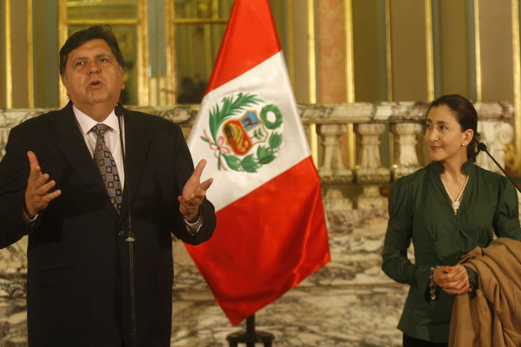 El Presidente Alan García recibió esta mañana en Palacio de Gobierno a la política franco colombiana Ingrid Betancourt.
Foto: ANDINA / Juan Carlos Guzmán Negrini.