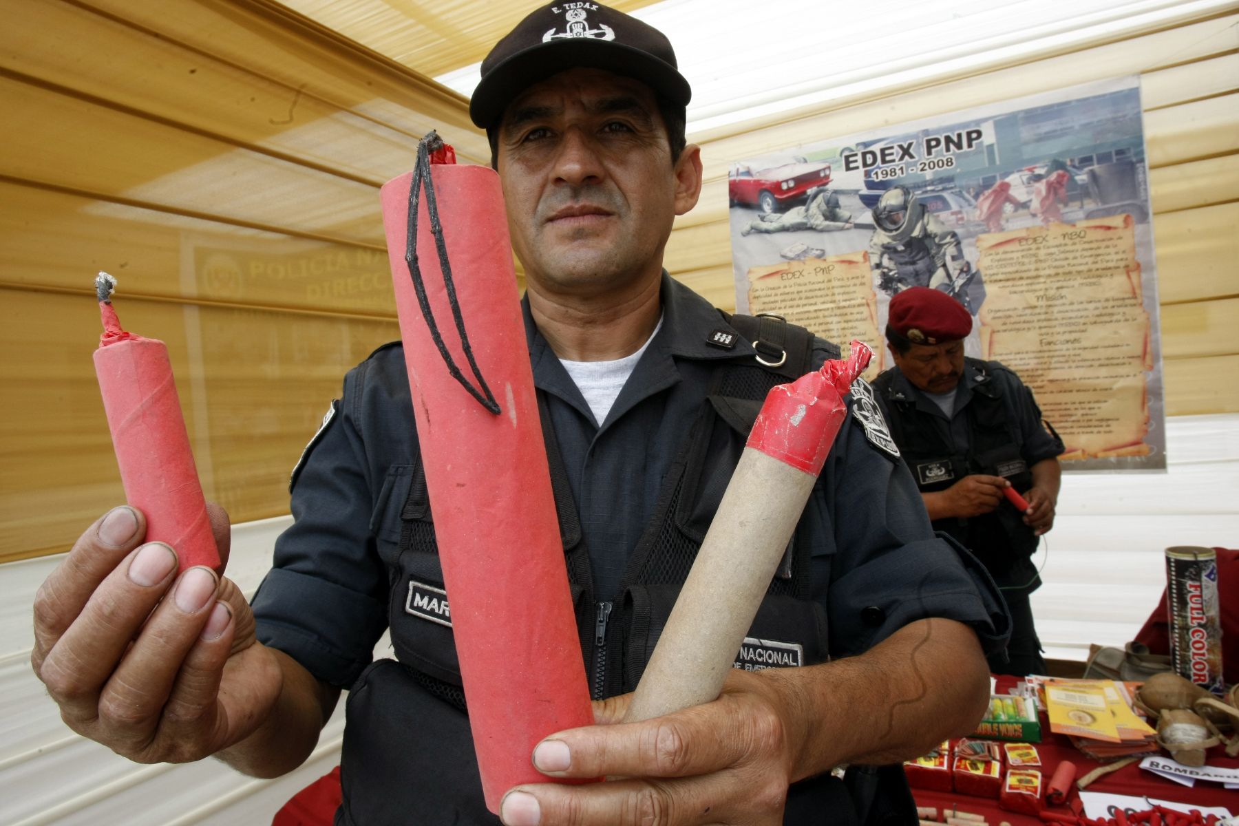 PNP descubre venta de "paparrata" (al centro) más potente que la "mamarrata". Foto: Andina/Juan Carlos Guzmán