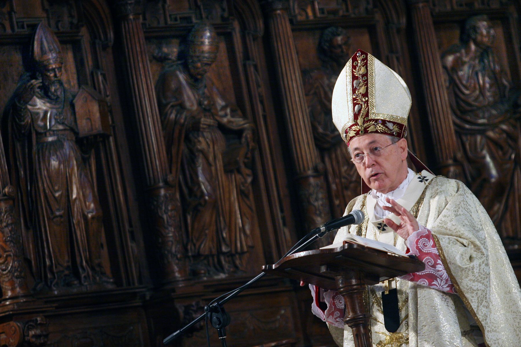 figura con mensaje machista