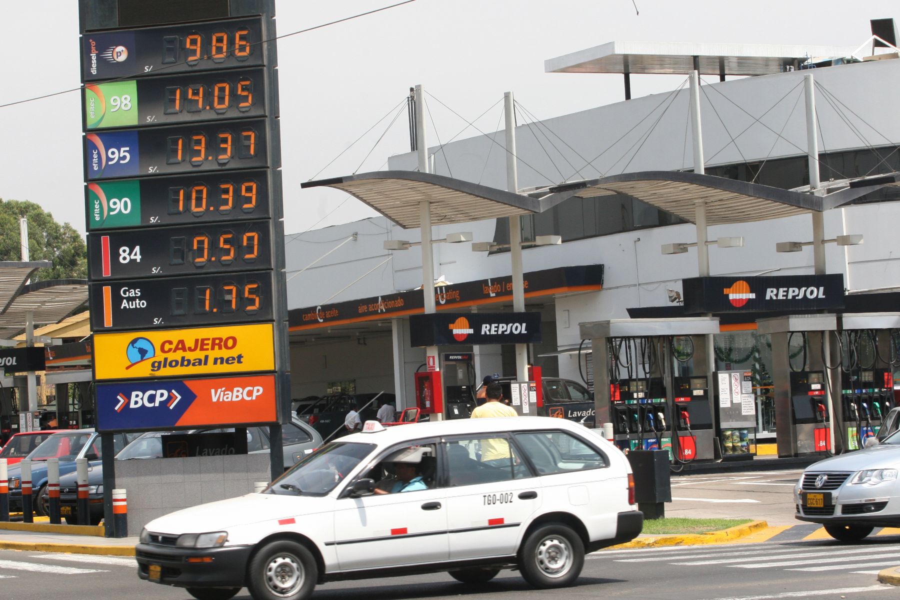 No se registran subidas bruscas de precios en combustibles. ANDINA/Norman Córdova