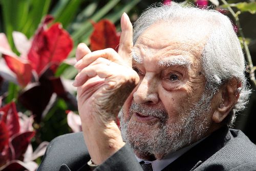 Conferencia de prensa del líder histórico del Partido Aprista, Armando Villanueva del Campo. Foto: ANDINA/Carlos Lezama.
