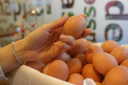 De preferencia, se debe consumir el huevo sancochado, la segunda opción es a la inglesa o escalfado. Foto: ANDINA / Archivo.