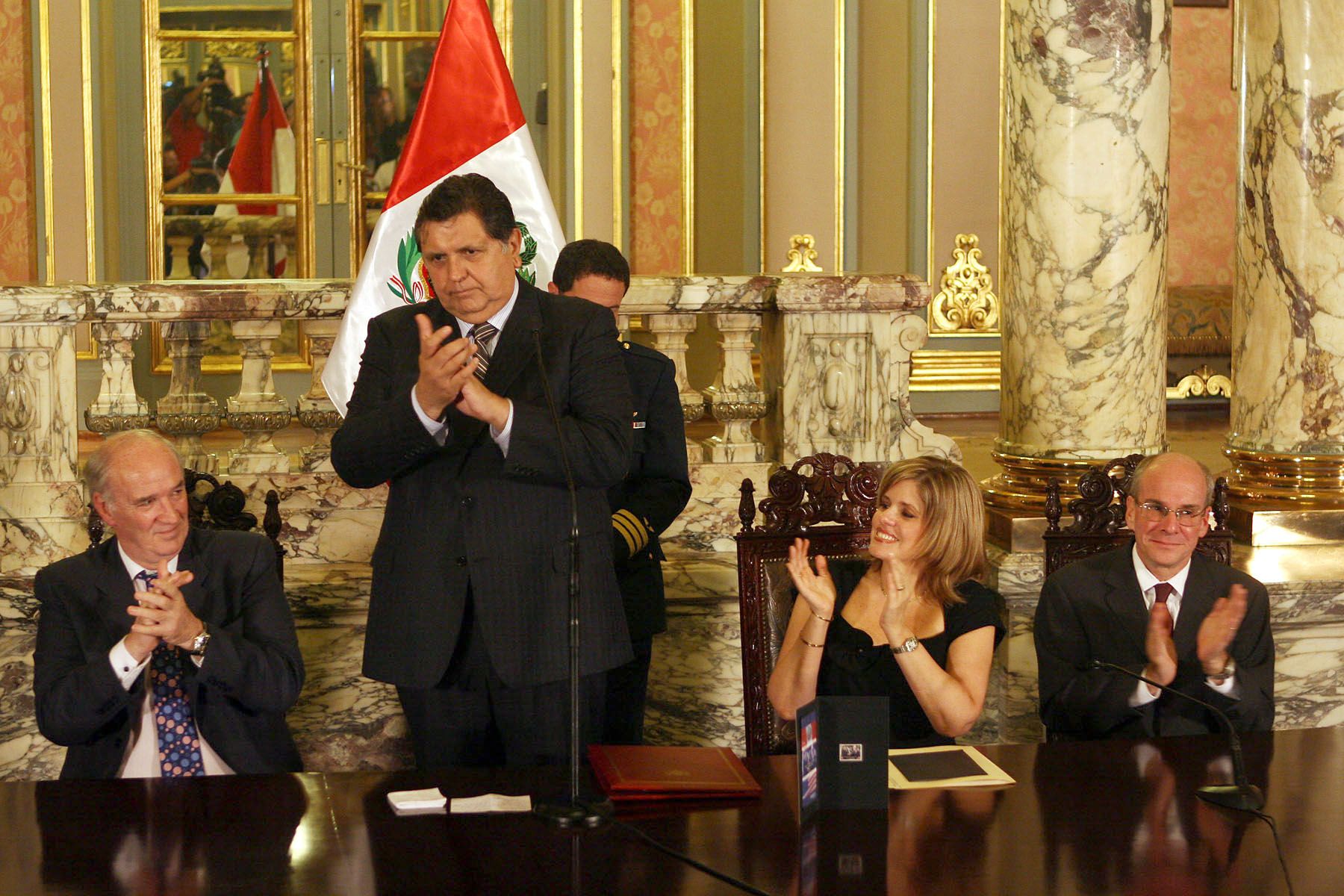 El Presidente Alan García encabeza ceremonia en Palacio de Gobierno con motivo de la entrada en vigencia del TLC con EEUU. Foto: ANDINA / Carolina Urra.