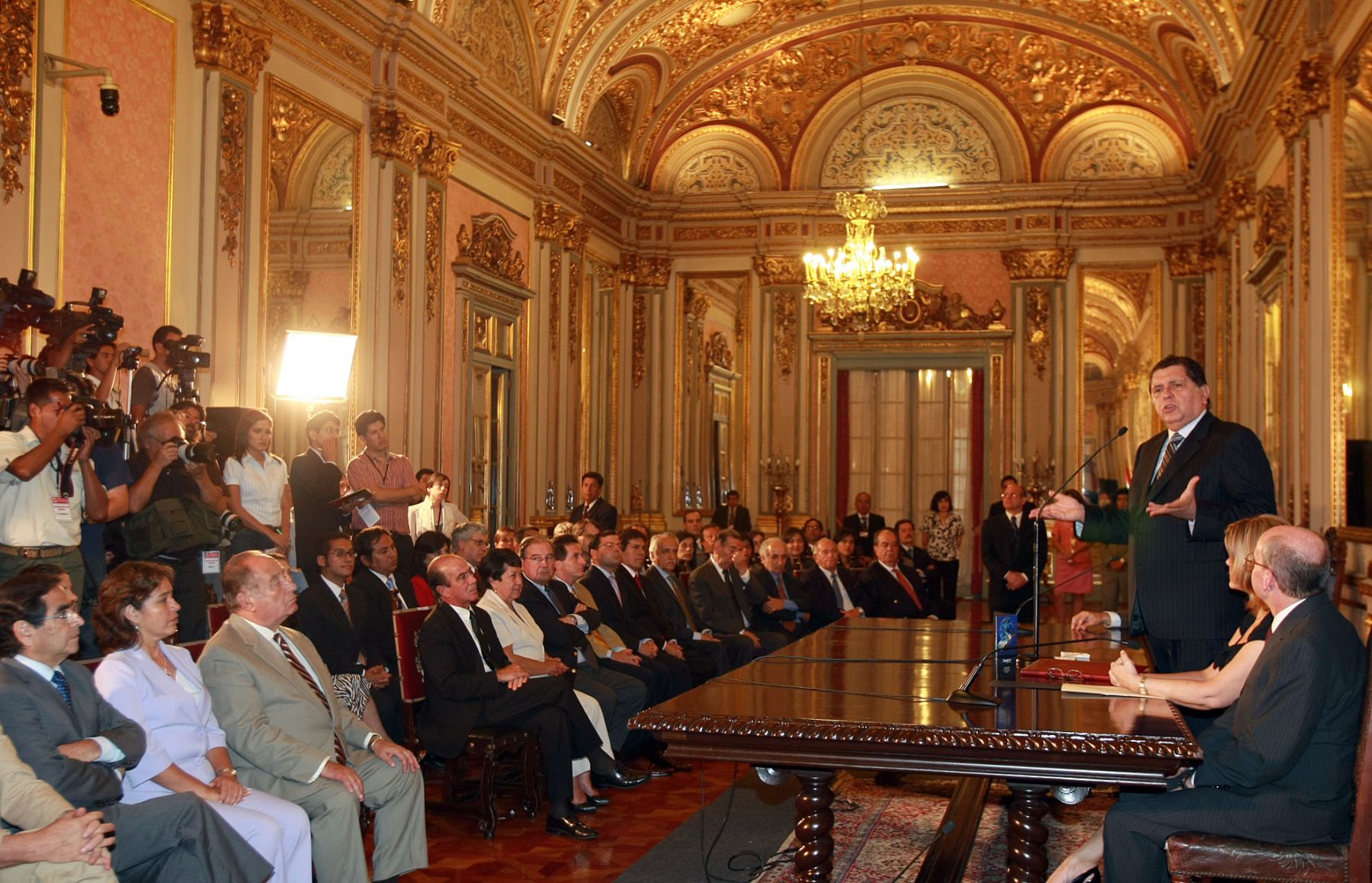 El Presidente Alan García encabeza ceremonia en Palacio de Gobierno con motivo de la entrada en vigencia del TLC con EEUU. Foto: Sepres