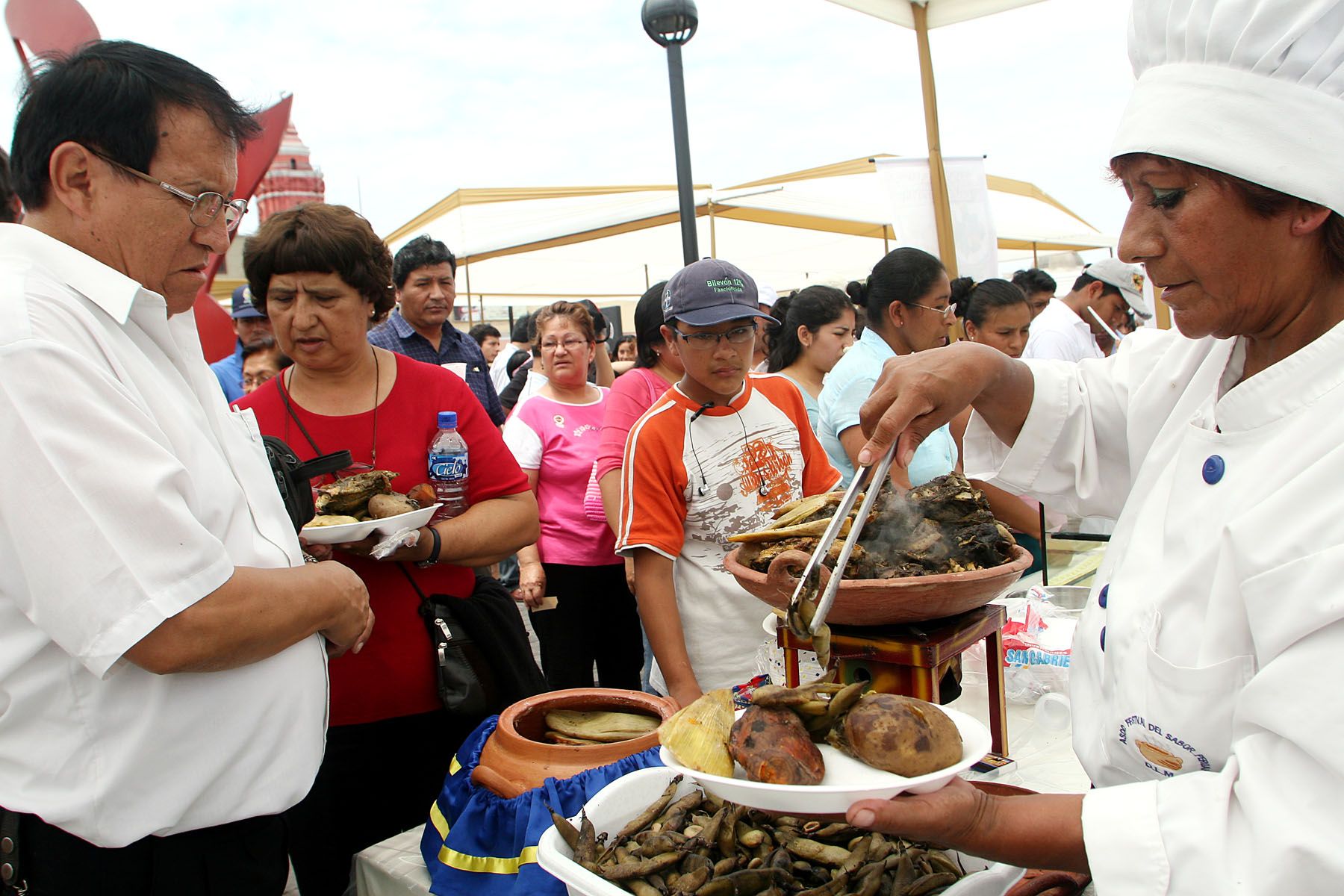 Festival Gastronómico "Sabores del Perú" el la Alameda Chabuca Granda. Foto: ANDINA / Carolina Urra