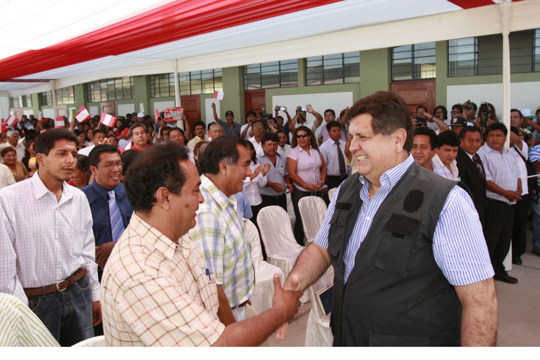 El presidente Alan García suscribe DS. para financiar proyecto del Alto Piura. Foto: Sepres.
