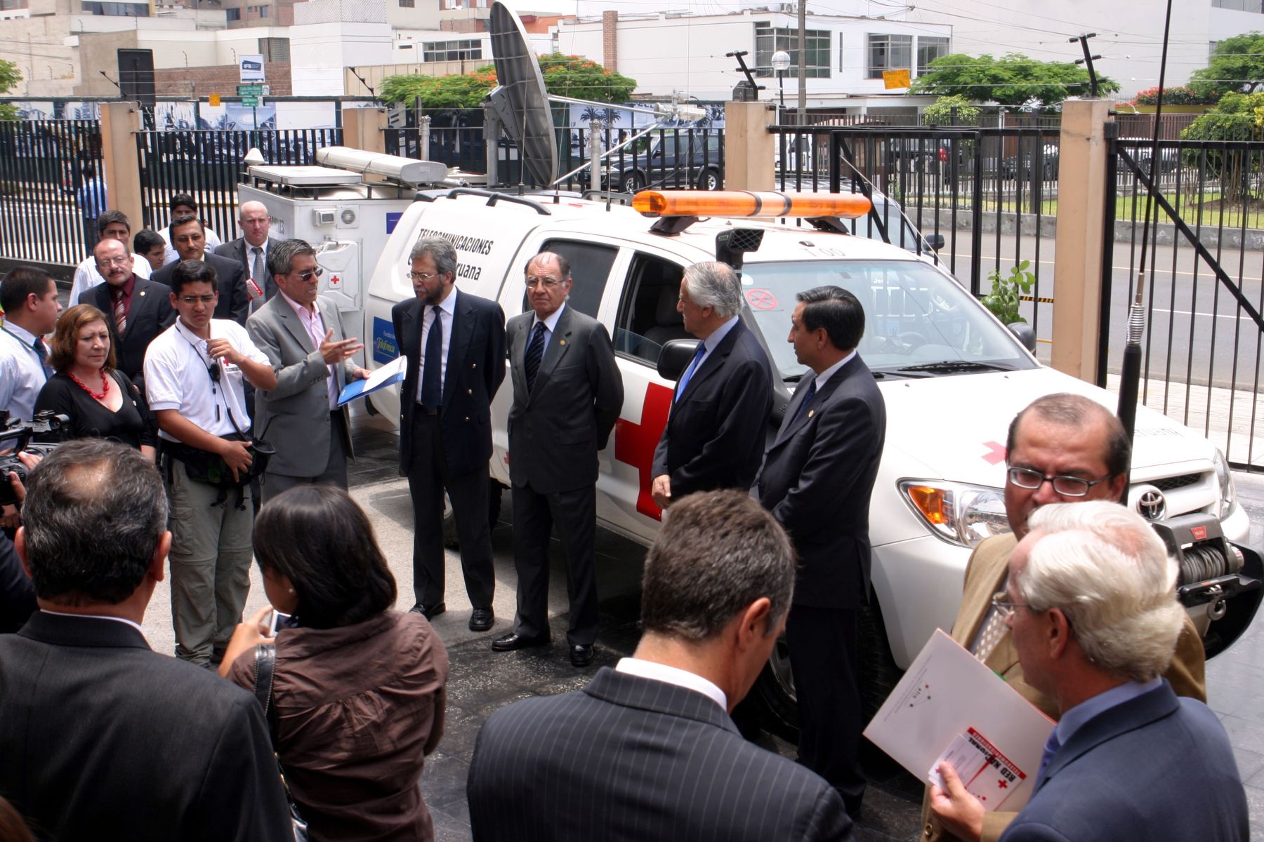 Presentan a la prensa vehículo de comunicaciones en caso de emergencias. foto: ANDINA/ Hector Vinces.