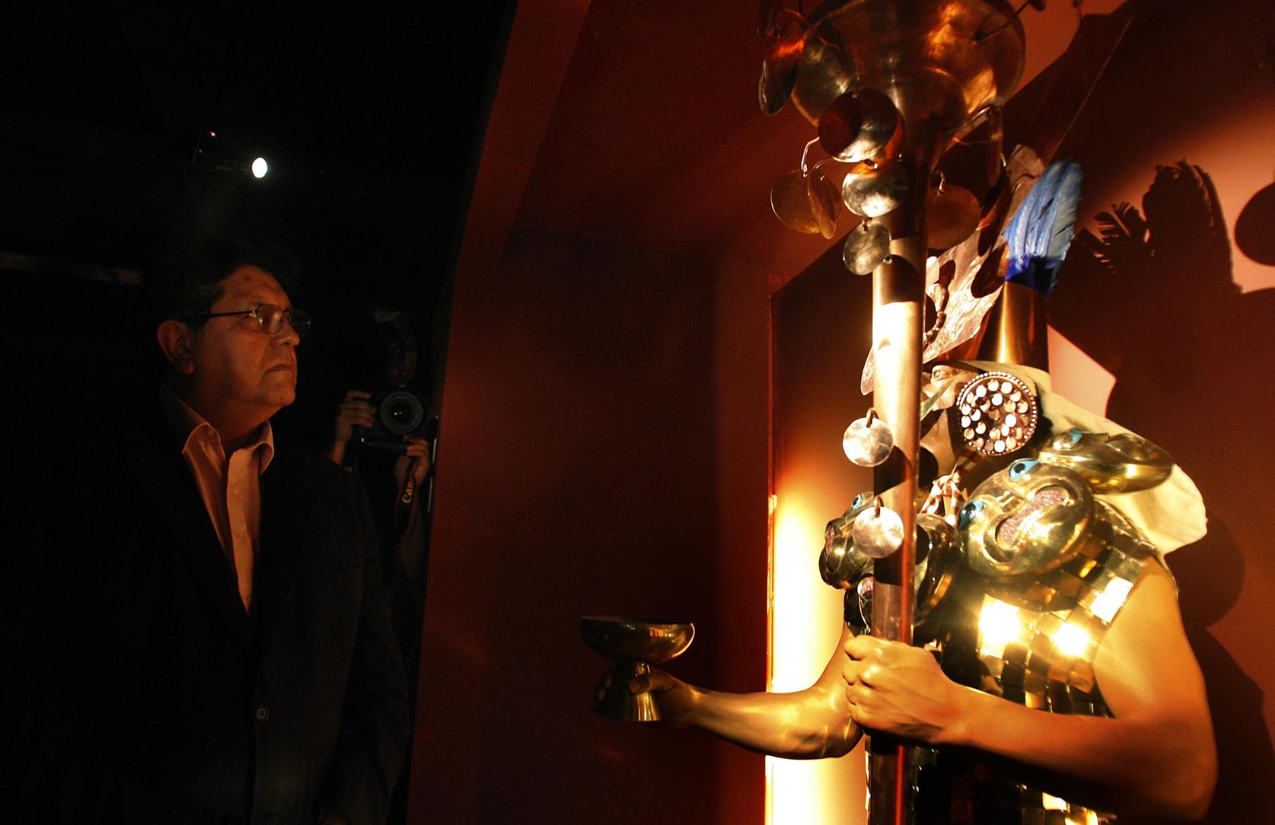 El Presidente de la República, Alan García Pérez preside la ceremonia de inauguración del Museo de Sitio en el complejo de la Huaca Rajada - Sipán, ubicado a 100 metros del complejo arqueológico donde se descubrió la tumba del Señor de Sipán. Foto: ANDINA / Alberto Orbegoso