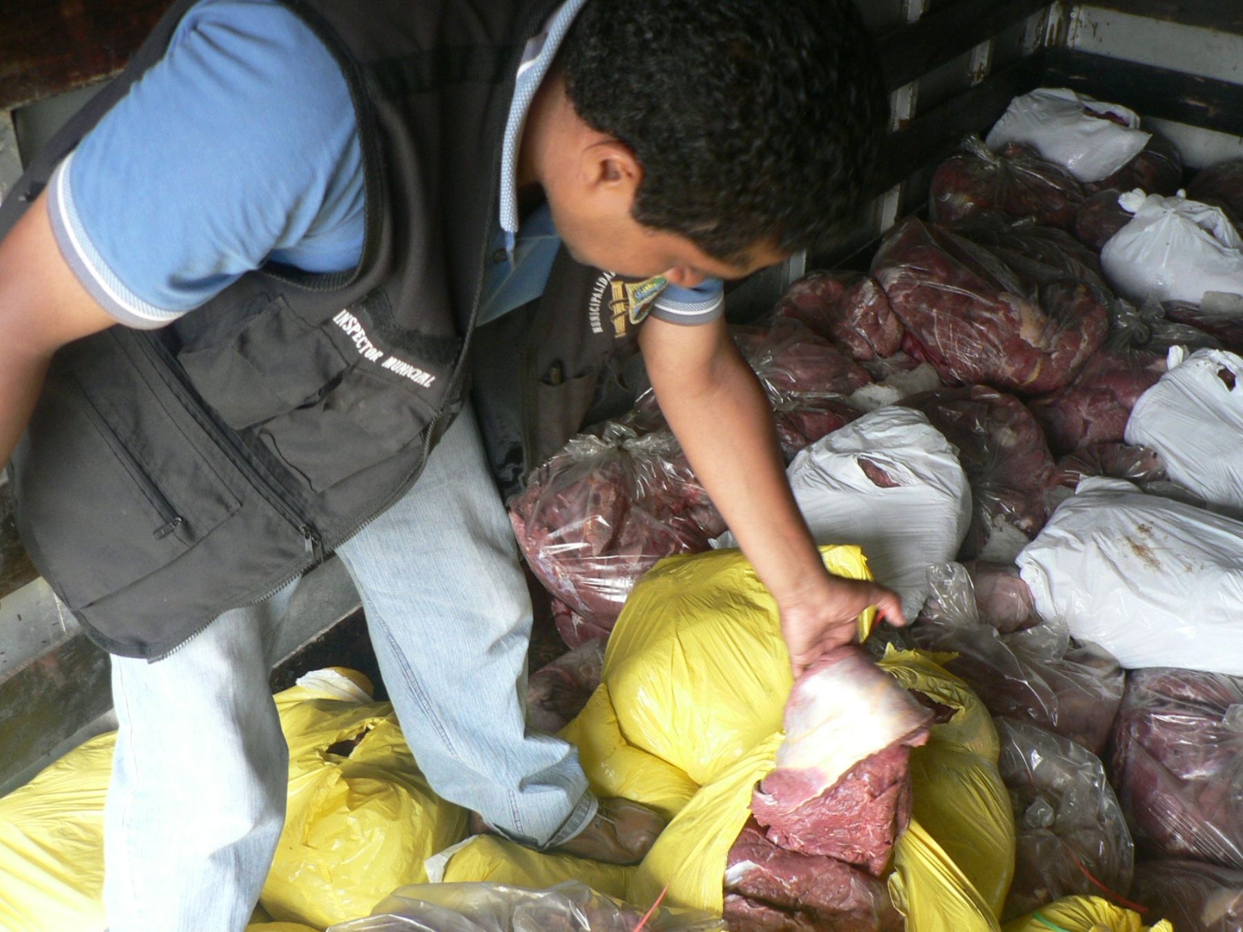Carne y vísceras de caballo decomisadas por las autoridades en San Martín de Porres. Foto: Andina/Difusión.