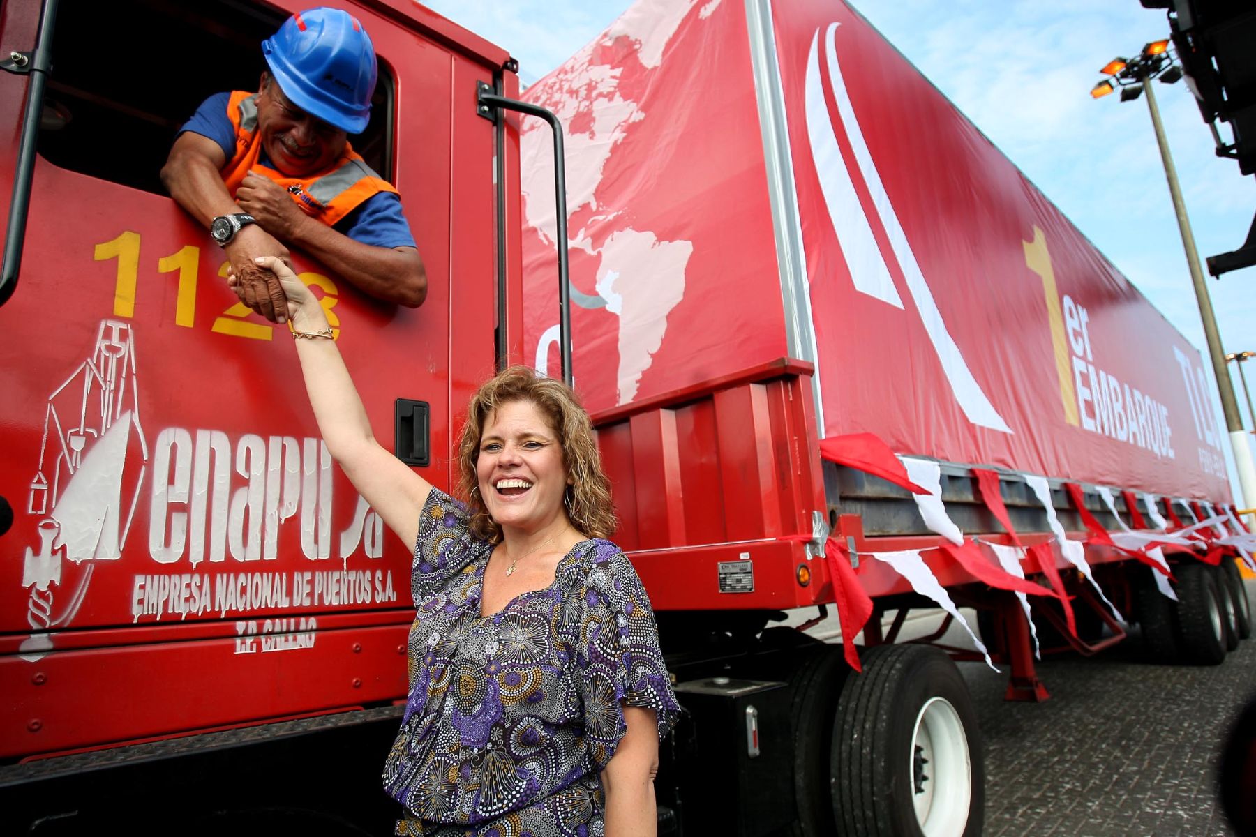 La Ministra de Turismo y Comercio Exterior, Mercedes Araoz, participa de la ceremonia de embarque del primer contenedor por el Tratado de Libre Comercio entre Perú y EE.UU. Foto: ANDINA / Alberto Orbegoso