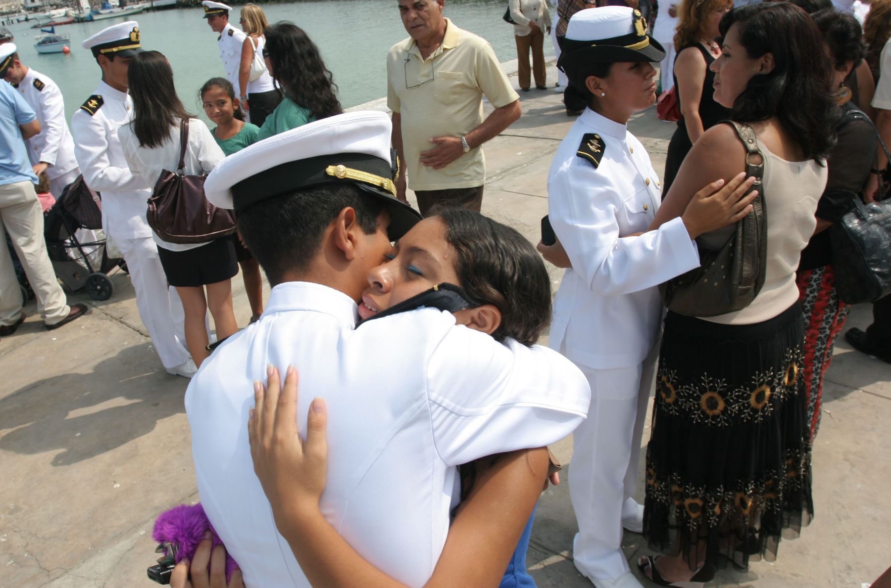 Más de 120 cadetes navales iniciaron hoy crucero de instrucción de casi ...