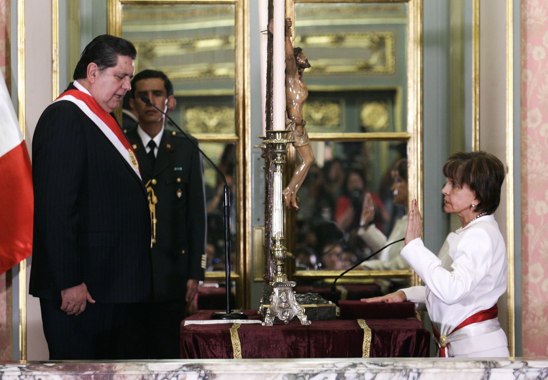 Presidente Alan García, toma juramentó a Mercedes Cabanillas como nueva Ministra del Interior. Foto: ANDINA / Rafael Cornejo