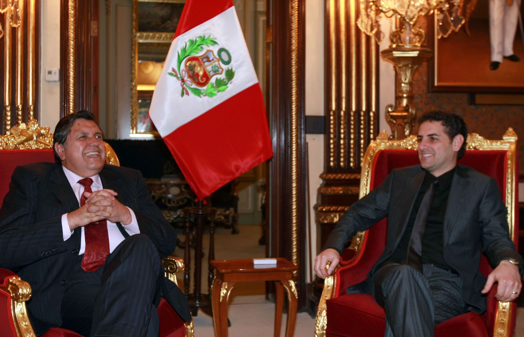 Presidente Alan García recibe en Palacio de Gobierno al tenor Juan Diego Florez. Foto: Dante Zegarra.