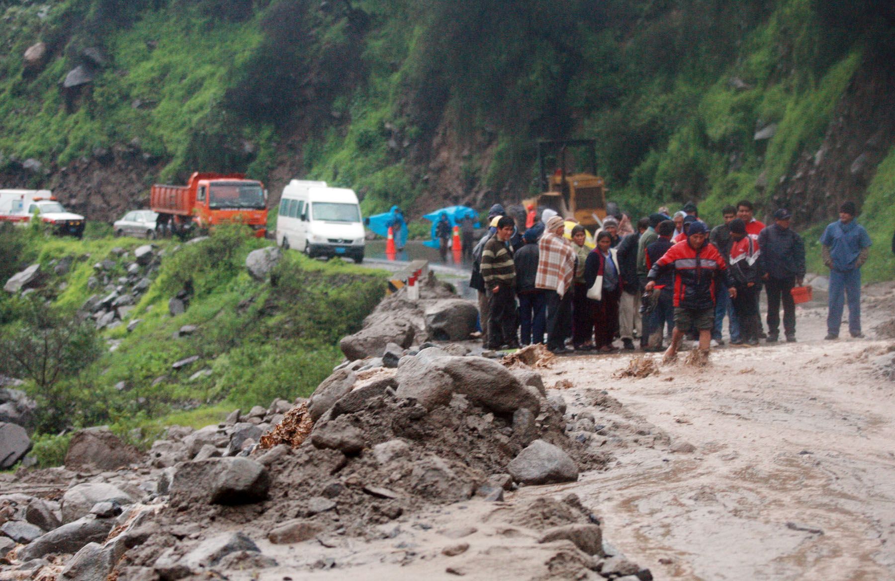Huaicos caidos en Huarochiri, a la altura del kilómetro 65 de la Carretera Central. Foto: ANDINA/ Carlos Lezama