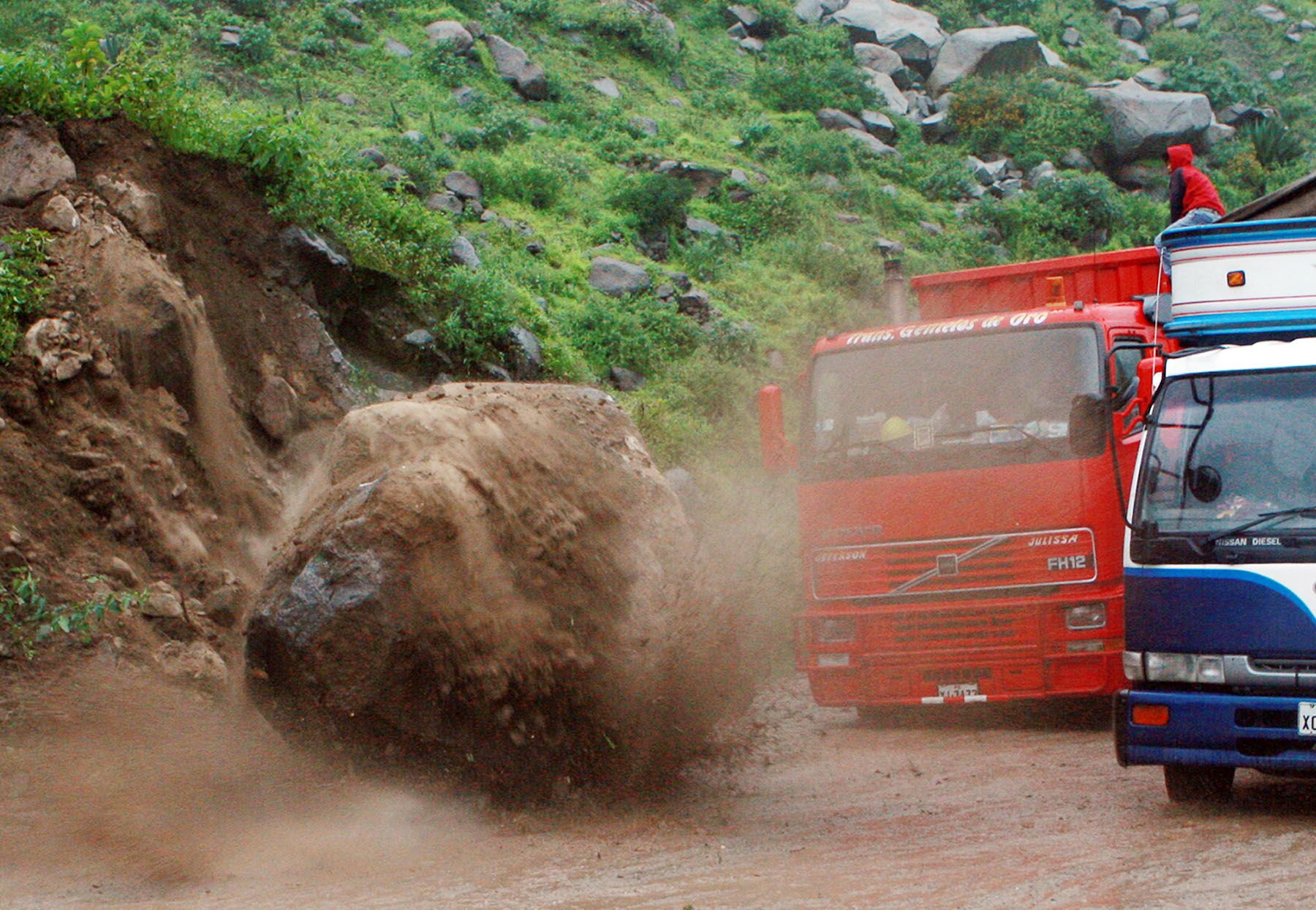 Huaicos caidos en Huarochiri, a la altura del kilómetro 65 de la Carretera Central. Foto: ANDINA/ Carlos Lezama