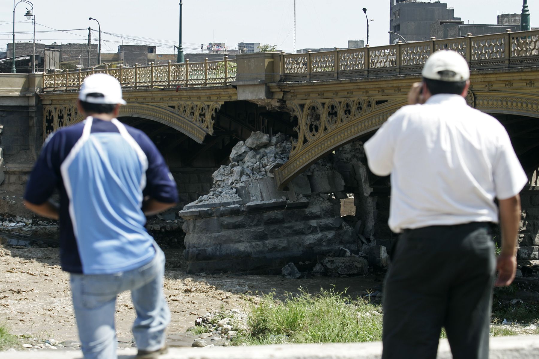 Estructura del Puente Balta en el Cercado de Lima se encuentra en estado precario. Foto: ANDINA/Rafael Cornejo.