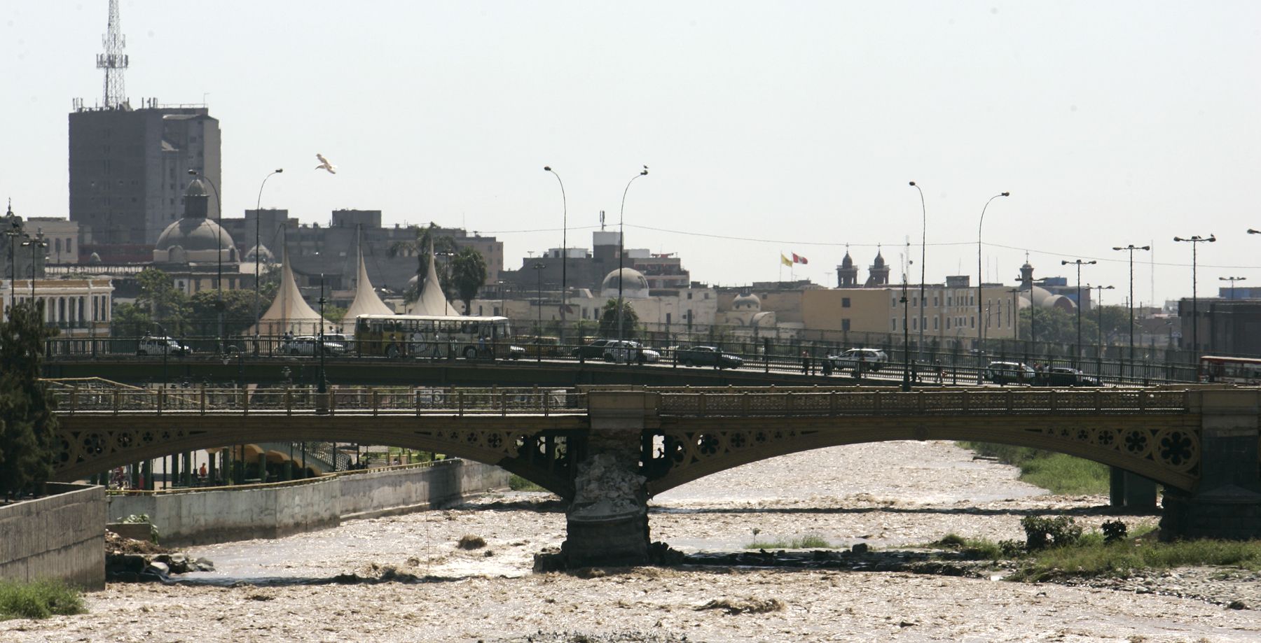 Estructura del Puente Balta en el Cercado de Lima se encuentra en estado precario.Foto: ANDINA / Rafael Cornejo