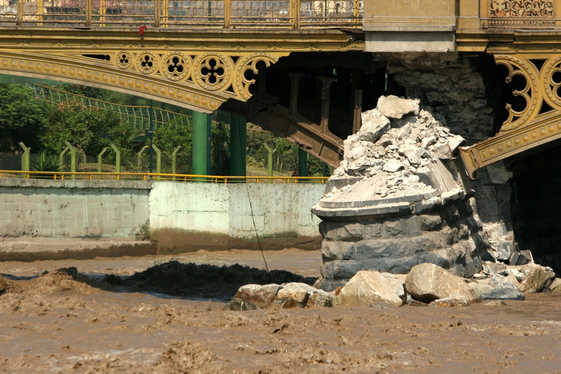 Malogrado Puente Balta del rio Rimac.foto:ANDINA/Hector Vinces.