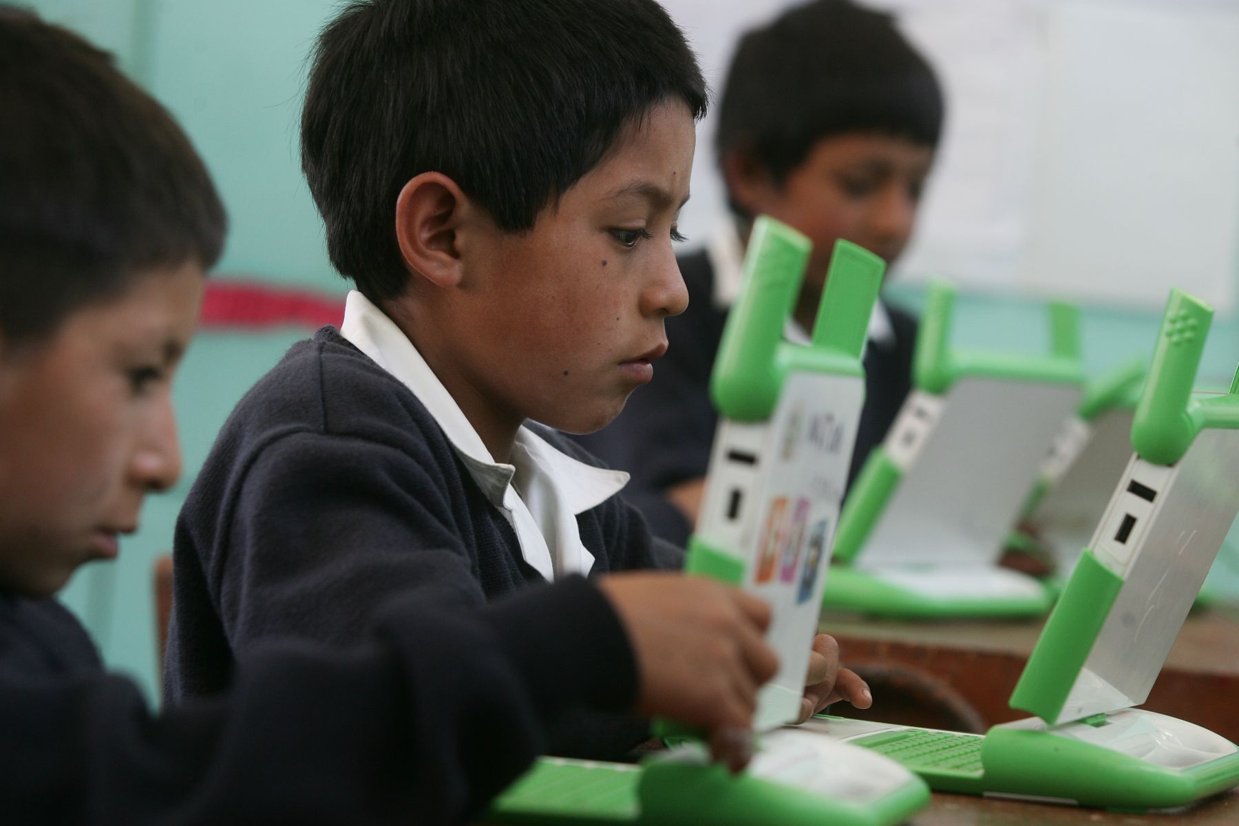 Hasta julio de 2011 entregarán 810 mil laptops a escolares de primaria y secundaria. Foto: ANDINA/Archivo.