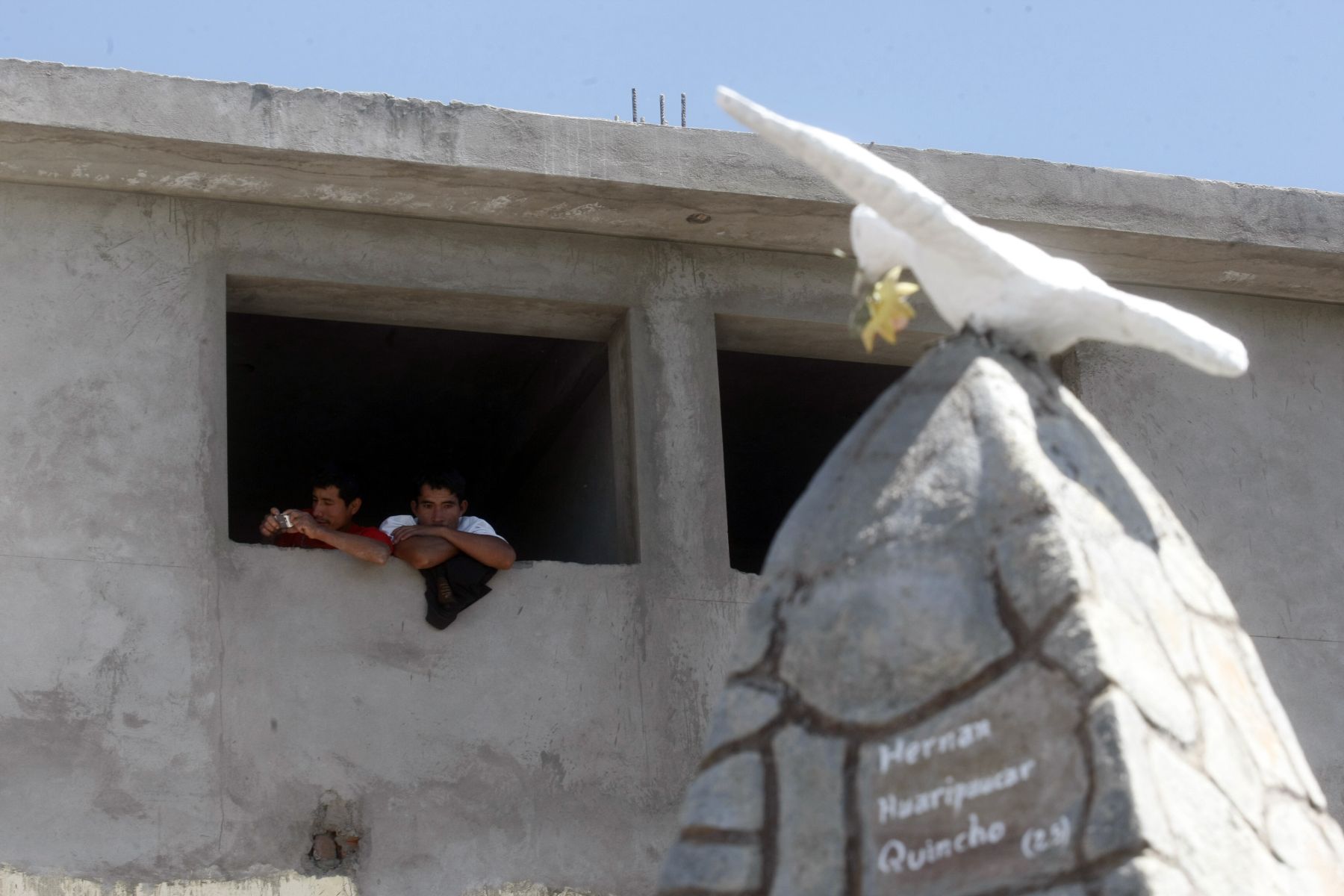 Monumento a los caídos por la violencia terrorista en la plaza de Lucanamarca, Ayacucho.

Foto:ANDINA / Juan Carlos Guzmán Negrini