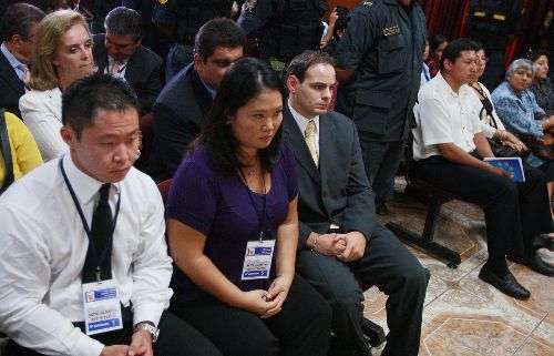 Los hijos del ex presidente Alberto Fujimori escuchan la lectura de la sentencia contra su padre en la Sala Penal Especial de la Corte Suprema de Justicia. Foto: ANDINA/ Carlos Lezama