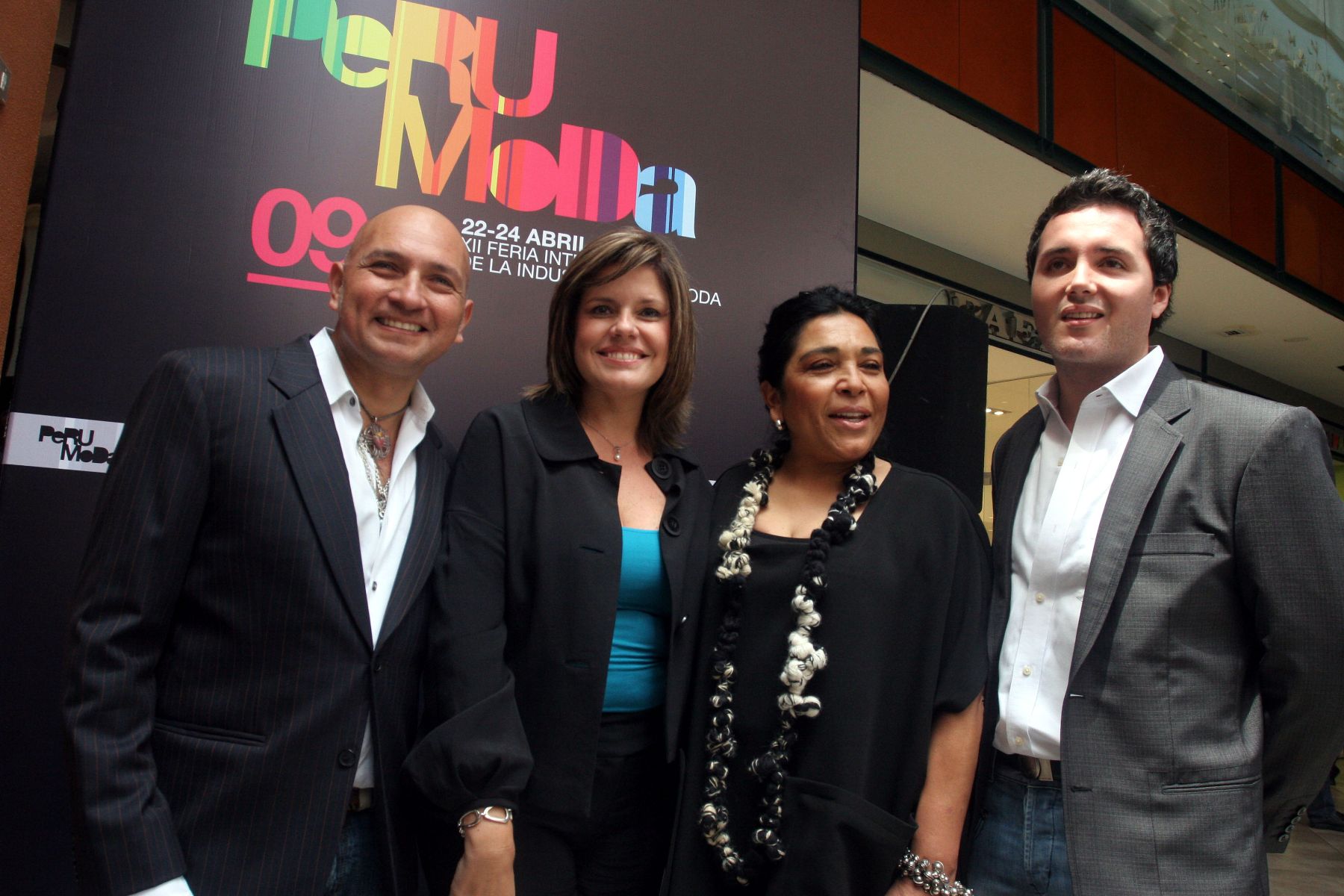 Ministra de Comercio Exterior, Mercedez Araoz, acompañada de prestigiosos diseñadores peruanos, anunció la realización de ferias internacionales Perú Moda y Perú Gift Show. 
Foto: ANDINA/Rocío Farfán..