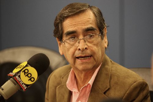 Ministro de Salud, Oscar Ugarte Ubillus, en RPP. Foto. ANDINA/Archivo.