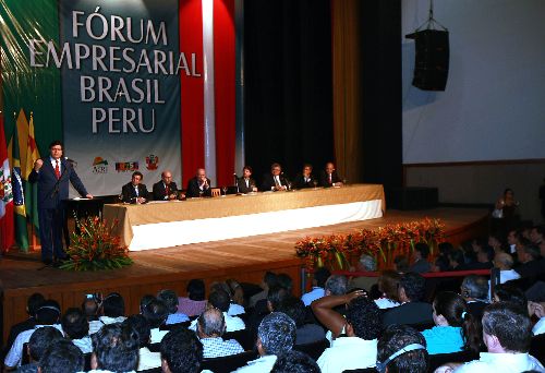 El presidente de la República, Alan García Pérez, participa en el Estado de Acre, Brasil, de la ceremonia de apertura del Foro Empresarial Perú Brasil . Foto: Sepres.