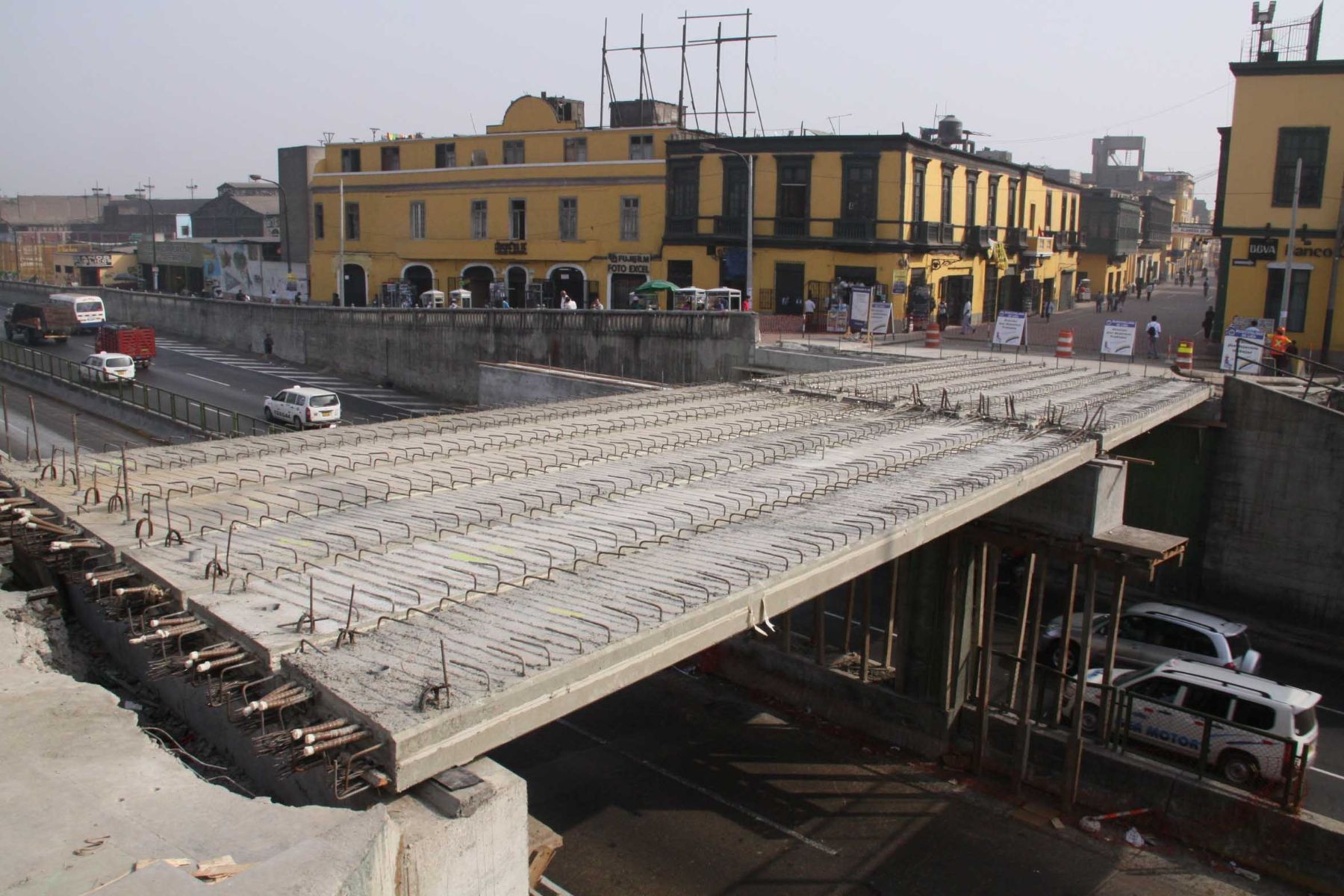 En 50 % avanzan obras de instalación de la nueva plataforma del Puente Trujillo