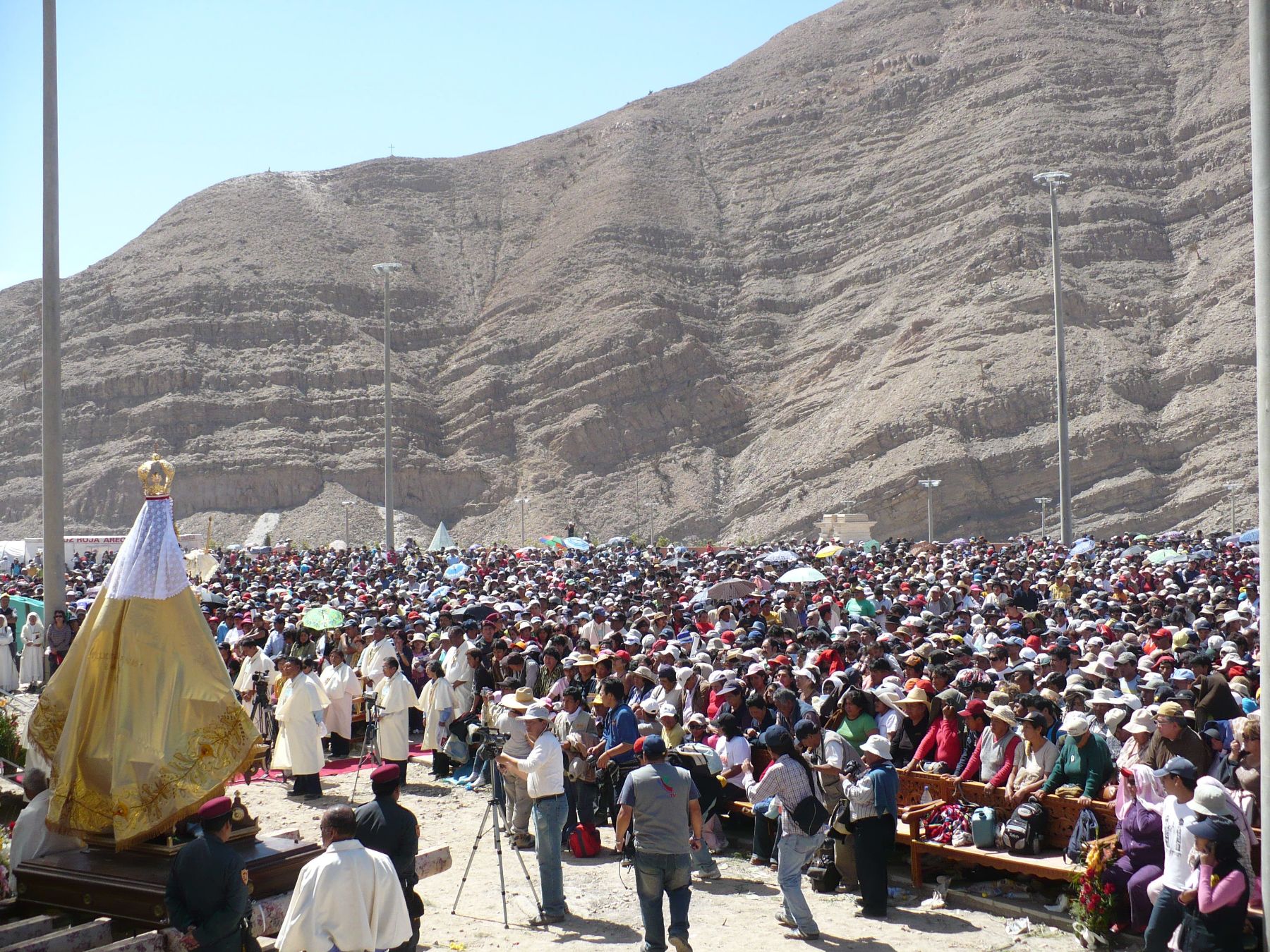 Miles de fieles visitaron Santuario de la Virgen de Chapi en el Día de la Madre.ANDINA/Rocío Méndez