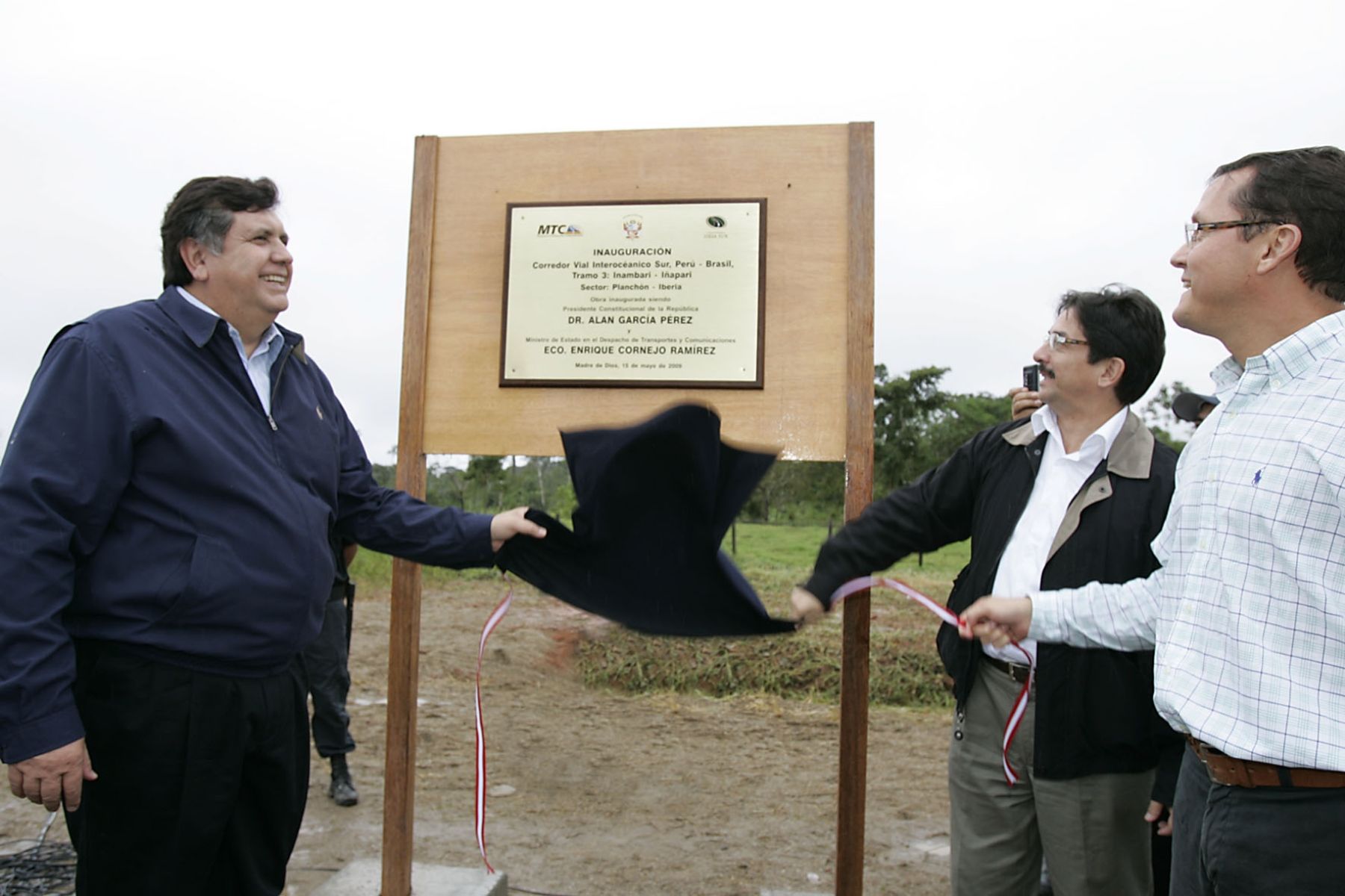 Presidente Alan García en inauguración de tramo de Interoceánica Sur.