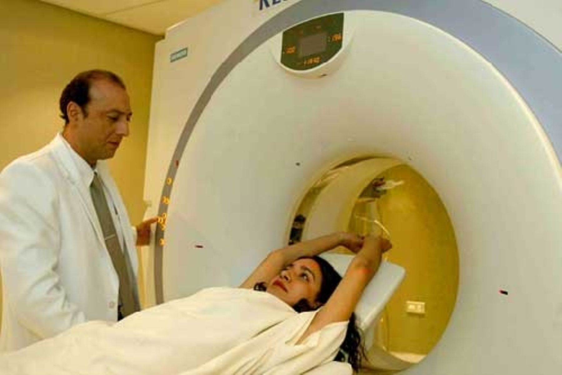 Procedimiento de despistaje de cáncer. Foto: Andina/Archivo.