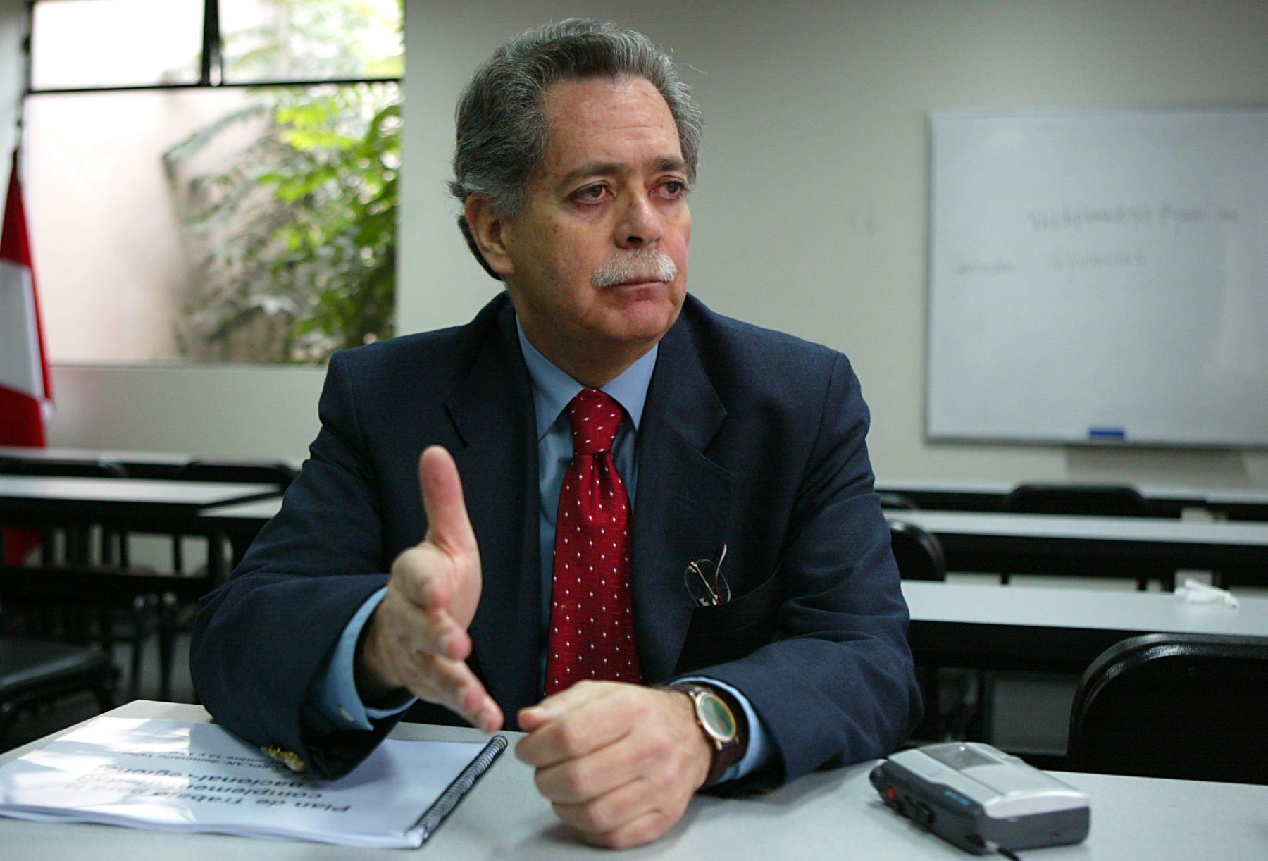 Director del Centro Nacional de Planeamiento, Agustín Haya de la Torre.