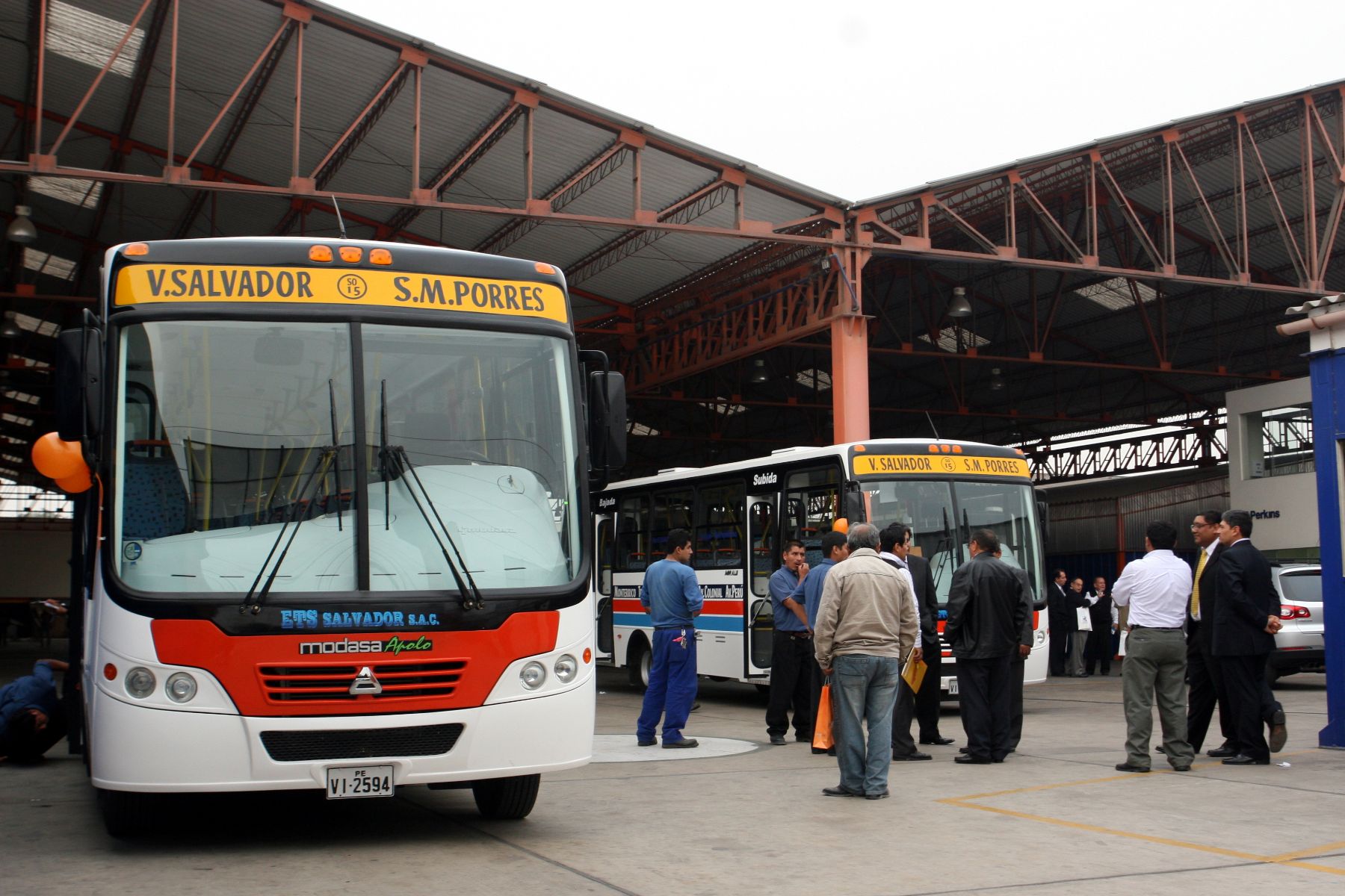 Empresa de transportes "El Salvador" adquiere modernas unidades para el  servicio publico equipadas para utilizar gas natural. Foto: ANDINA/Héctor Vinces.
