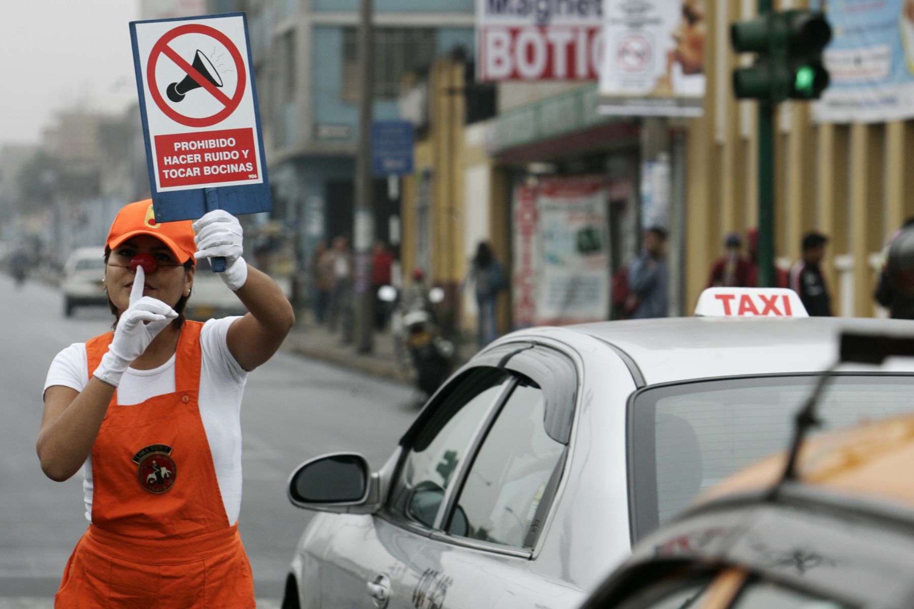 La Municipalidad Metropolitana de Lima inició ayer la campaña "Alto al bocinazo", mediante la cual se busca luchar contra la contaminación sonora y el uso desmedido del claxon en la ciudad.  Foto: ANDINA/archivo.