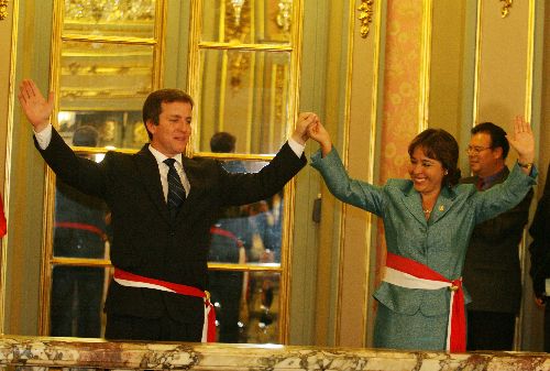 Presidente Alan García toma juramento a nuevos ministros de la Mujer y de Vivienda, Nidia Vílchez y Francis Allison. Foto: ANDINA/Vidal Tarqui.