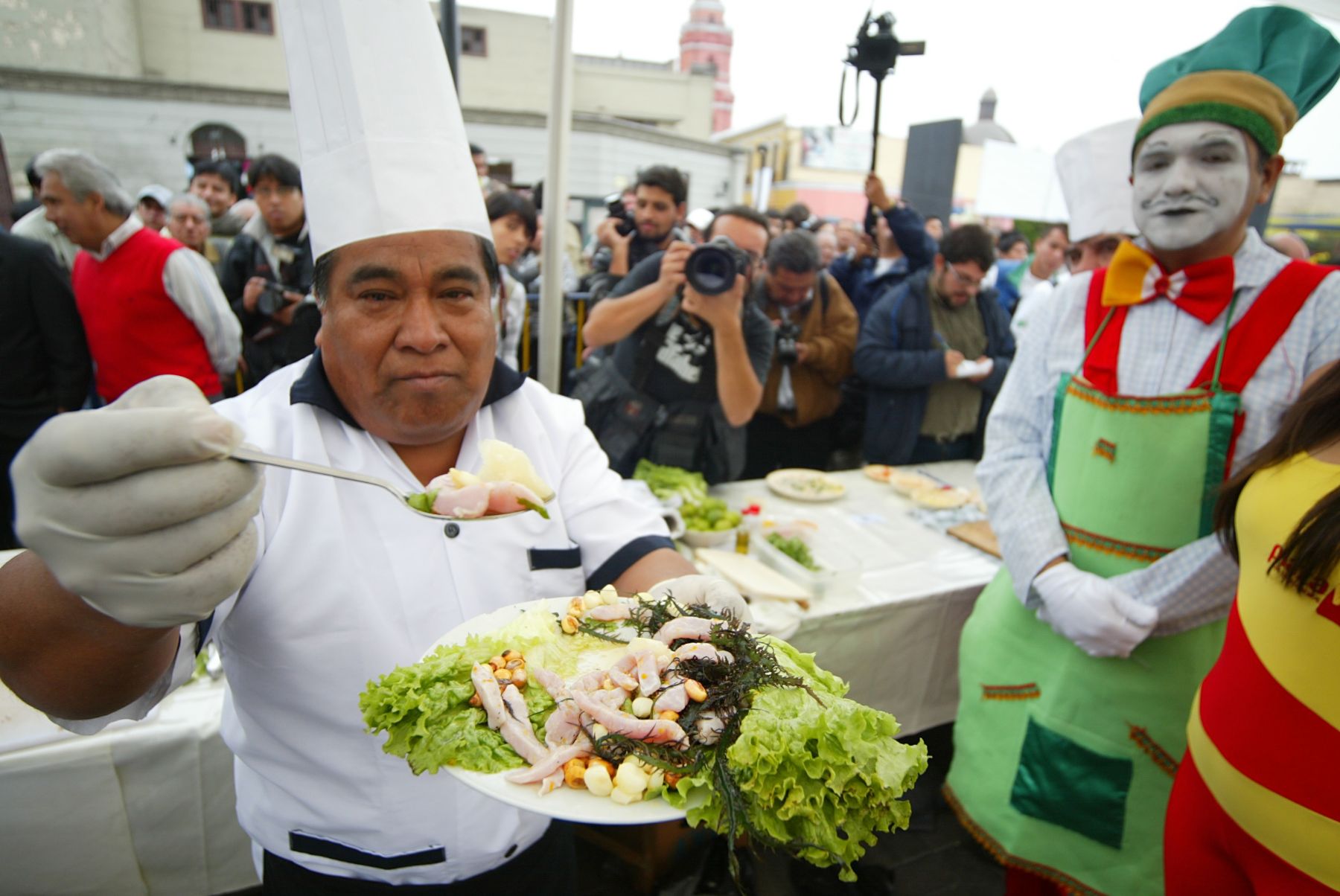 Concurso de ceviche y tiradito por el Día del Padre. Foto: ANDINA / Rubén Grández.