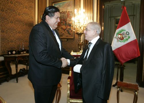 Presidente Alan García se reúne con titular del Poder Judicial en Palacio de Gobierno. 
Foto: Sepres.