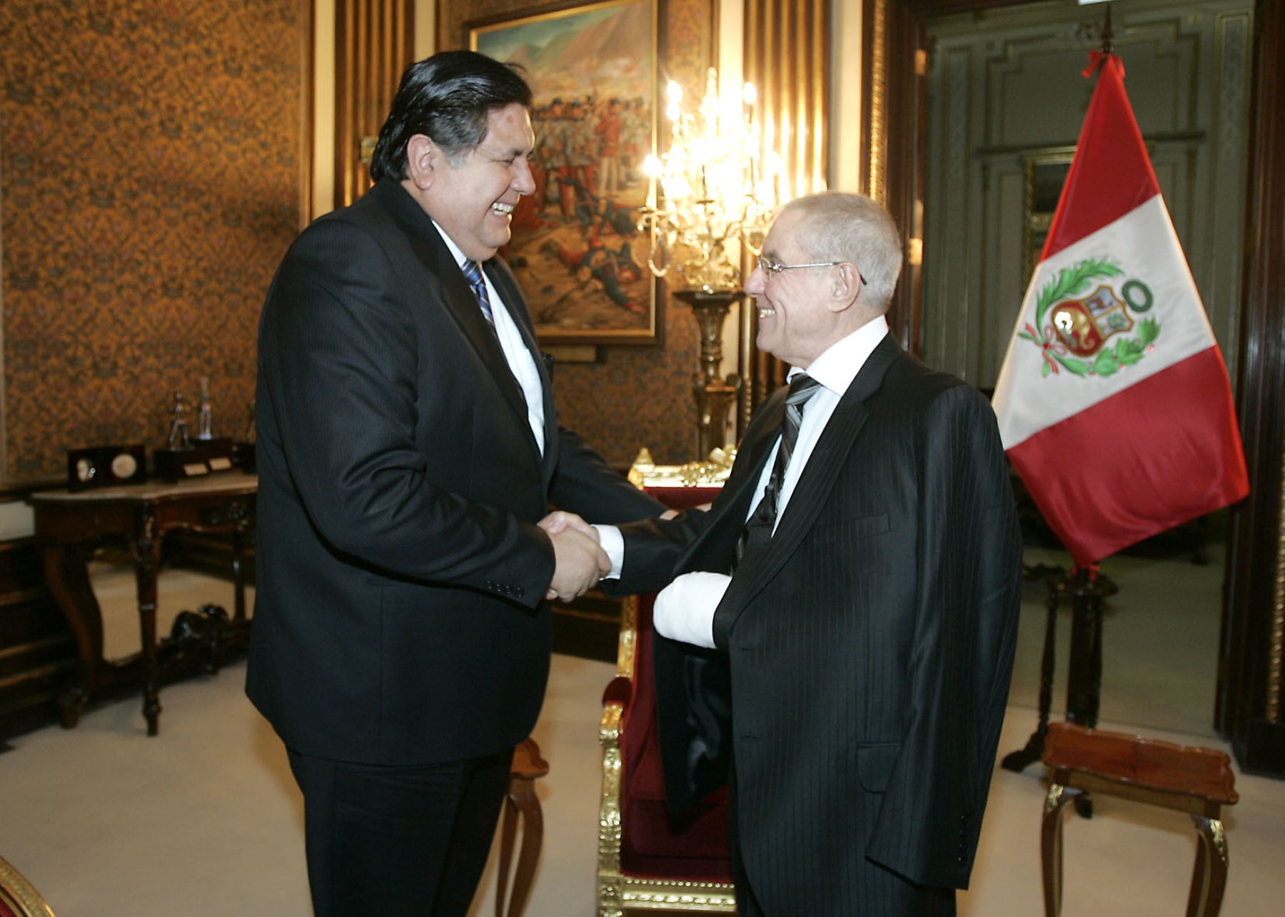Presidente Alan García se reúne con titular del Poder Judicial en Palacio de Gobierno. 
Foto: Sepres.