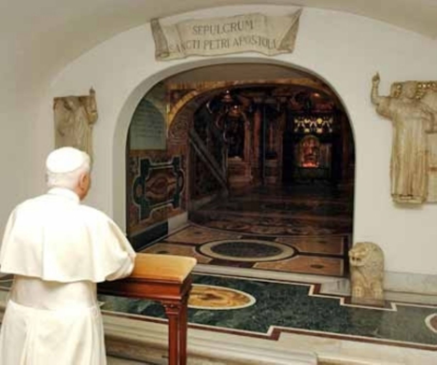 Abrirán tumba de San Pablo tras sensacional hallazgo de material y