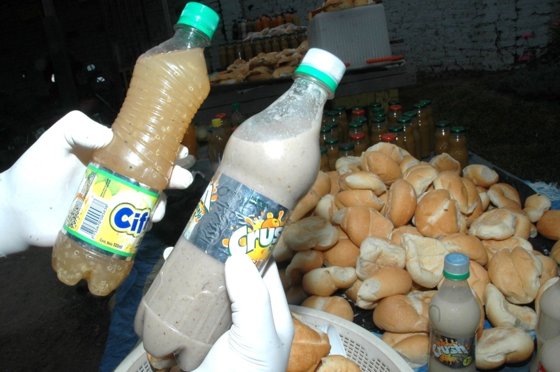 Decomisan productos no aptos para consumo humano al intervenir venta  informal de desayunos en Surco | Noticias | Agencia Peruana de Noticias  Andina