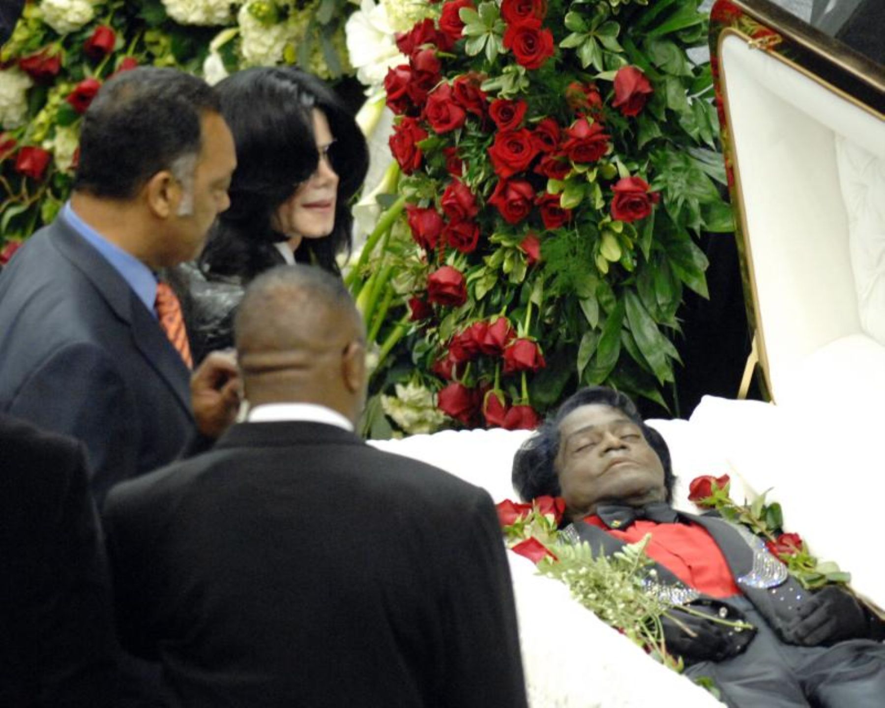 Michael Jackson en el funeral de James Brown, una de sus últimas apariciones públicas