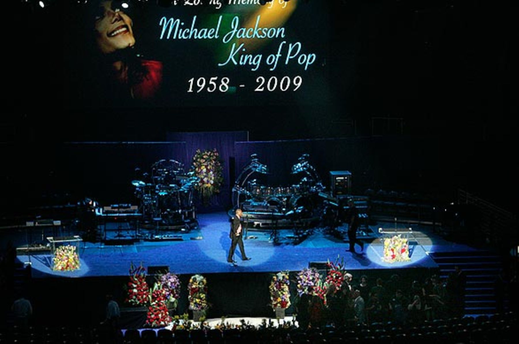 Celebrities And Fans Pay Tribute To Michael Jackson At Staples Center Noticias Agencia Peruana De Noticias Andina