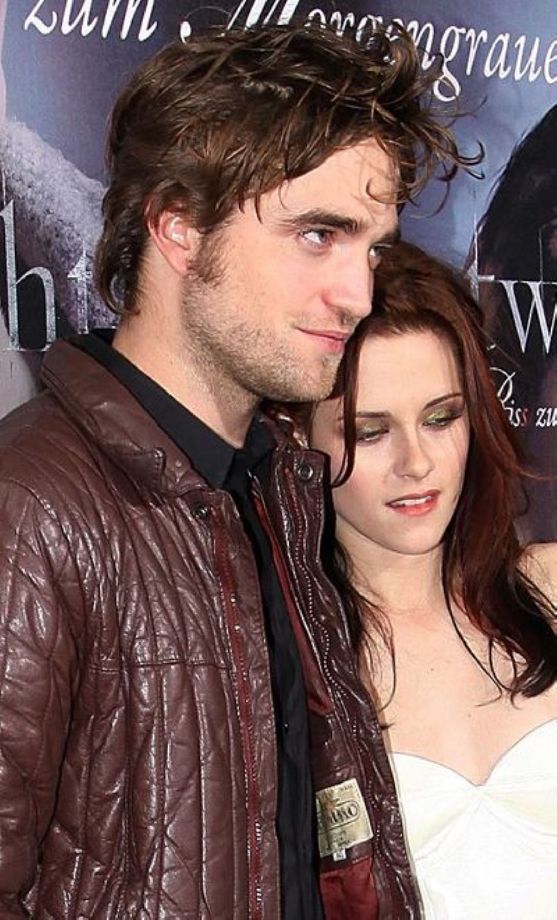 Stewart y Pattinson llevan una vida real separada, pero las admiradoras los quieren juntos.