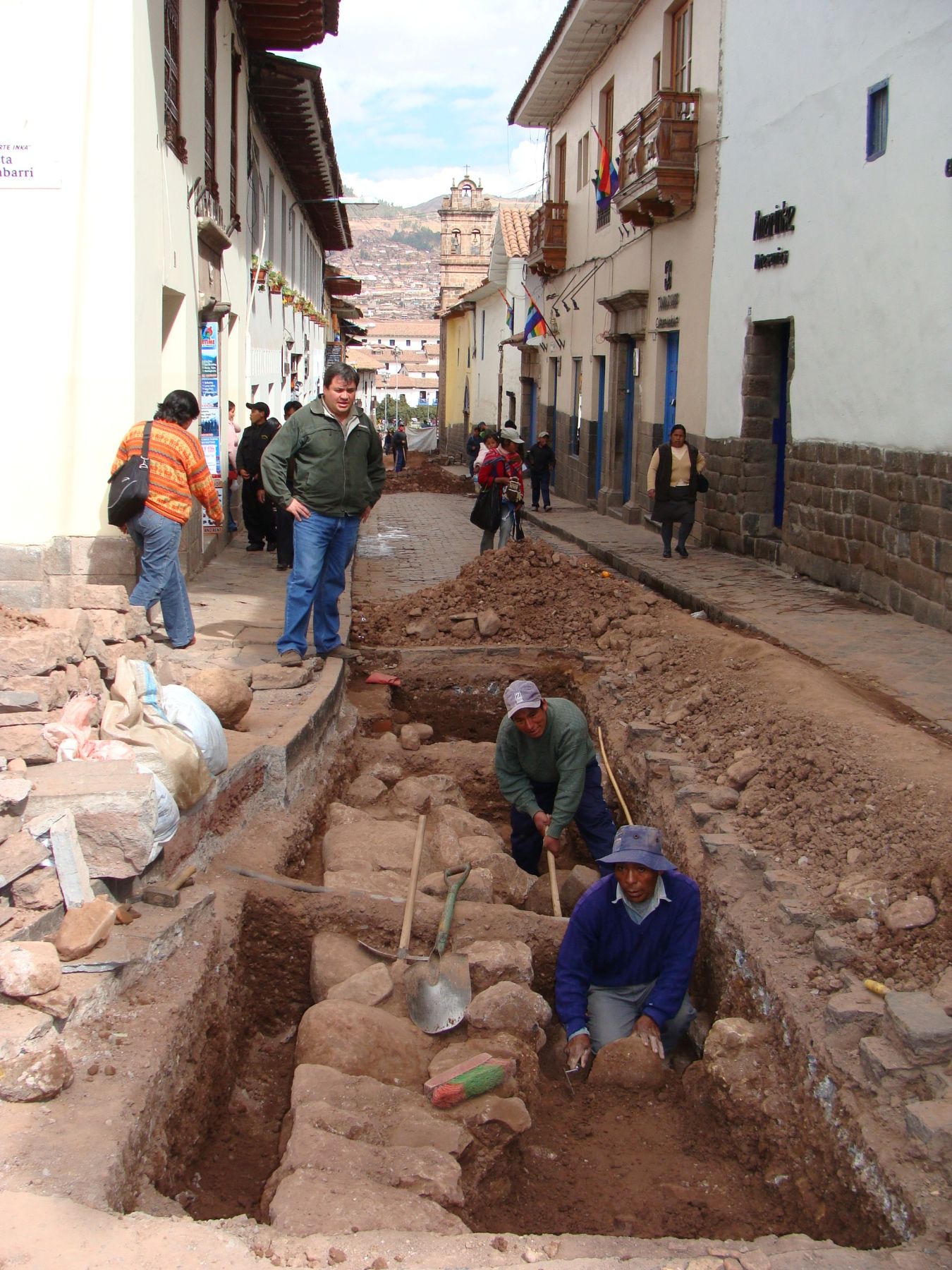 En la calle Triunfo, en el Centro Histórico del Cusco, se halló muro que pertenecería a la época prehispánica. Foto: ANDINA/Fernando Zora-Carvajal..