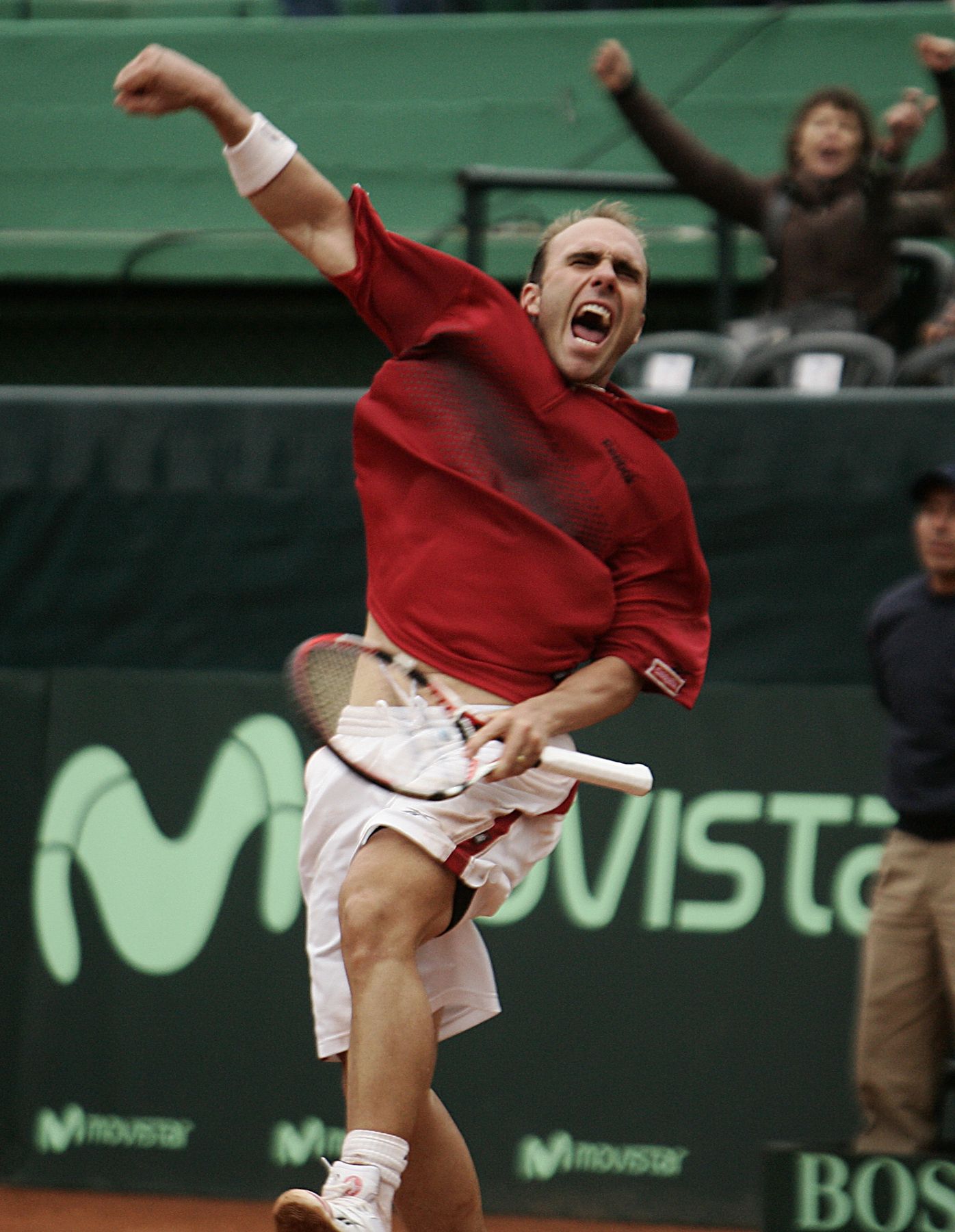 Tenista peruano, Luis Horna, celebra triunfo ante el canadiense Bruno Agostinelli, por el Grupo I de la Zona Americana de la Copa Davis. Foto: ANDINA / Rafael Cornejo