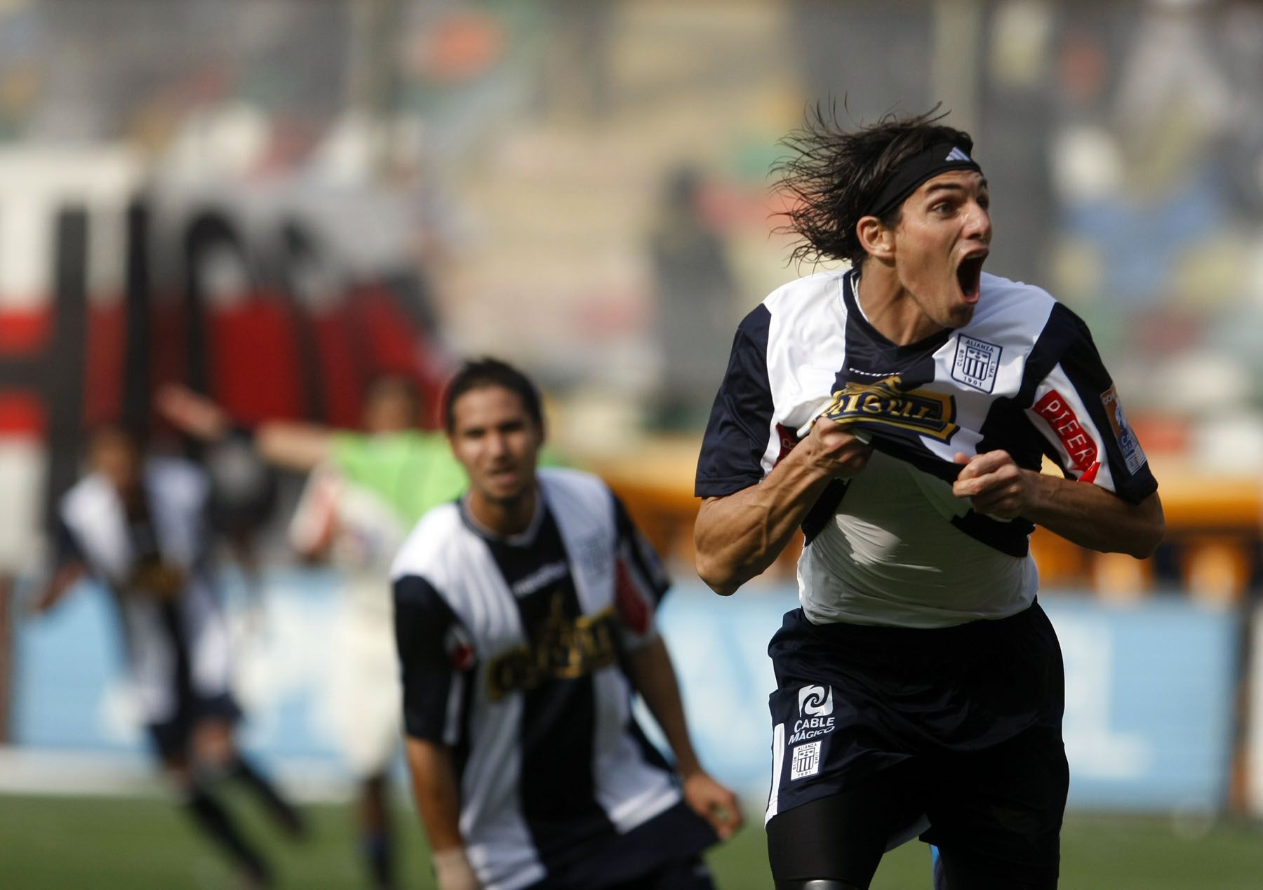 José Carlos Fernández celebrando uno de sus goles ante Alianza Lima. Foto: ANDINA / Juan Carlos Guzmán Negrini.