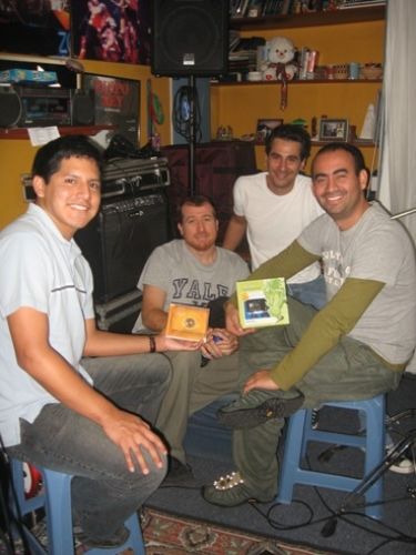 Los miembros de la banda totalmente identicados con el Proyecto Bibliotk